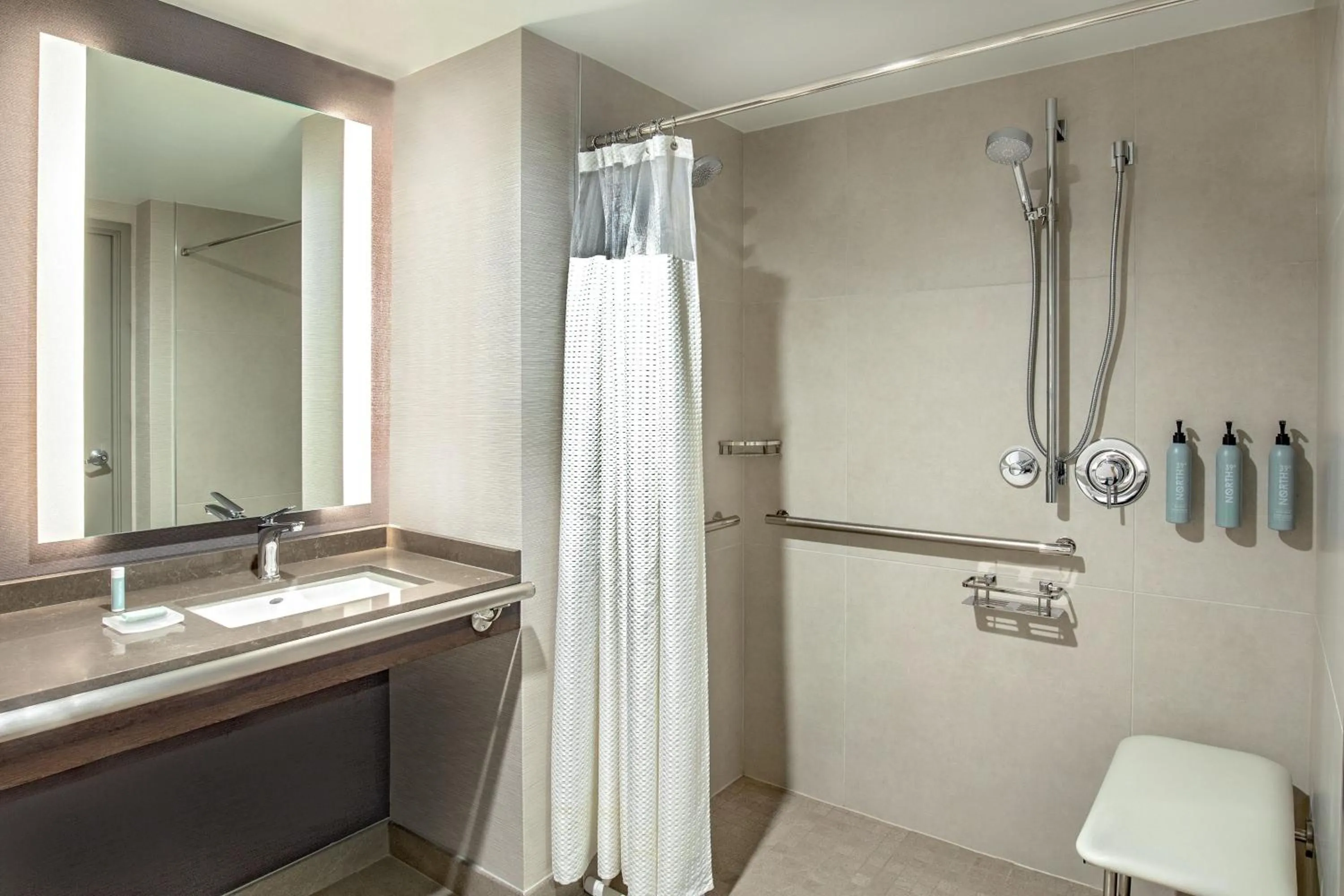 Bathroom in Courtyard Boston Marlborough