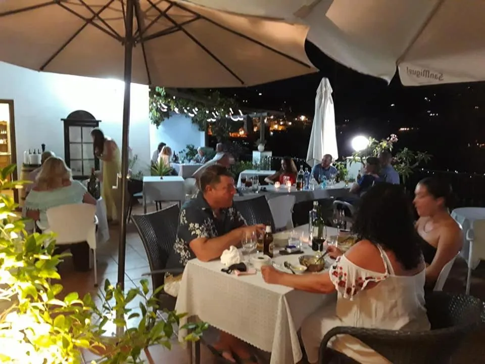 Restaurant/places to eat in Hotel La Casa