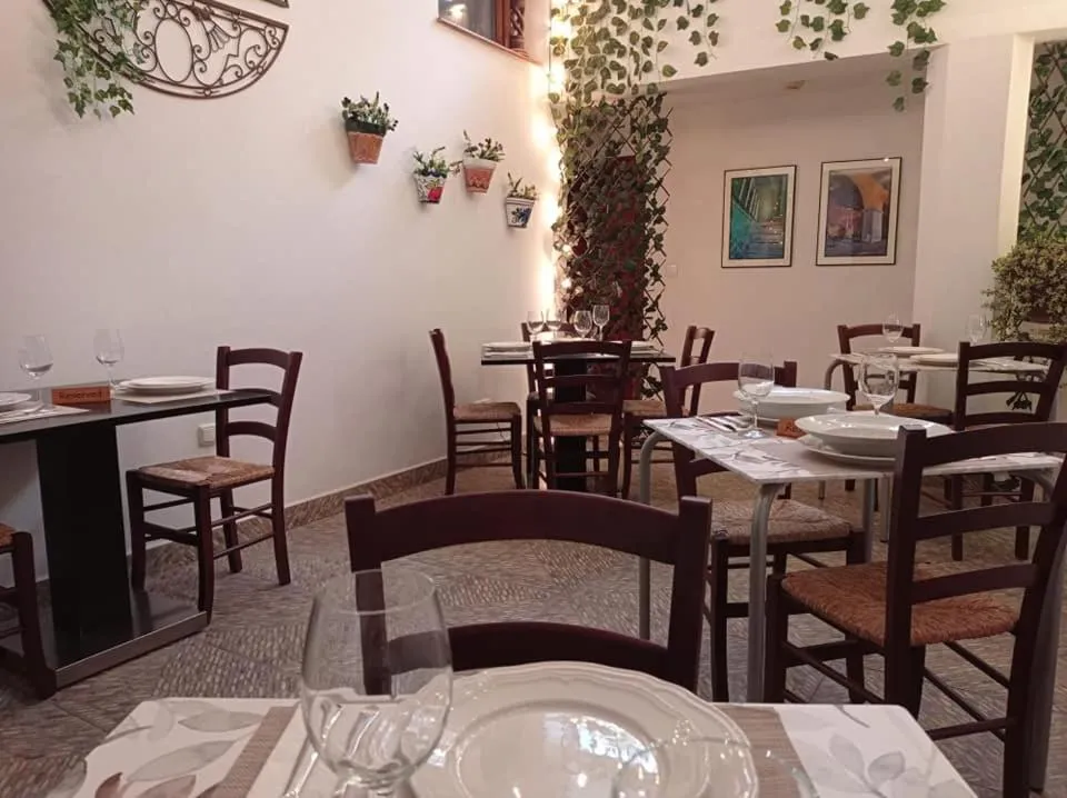 Restaurant/places to eat in Hotel La Casa