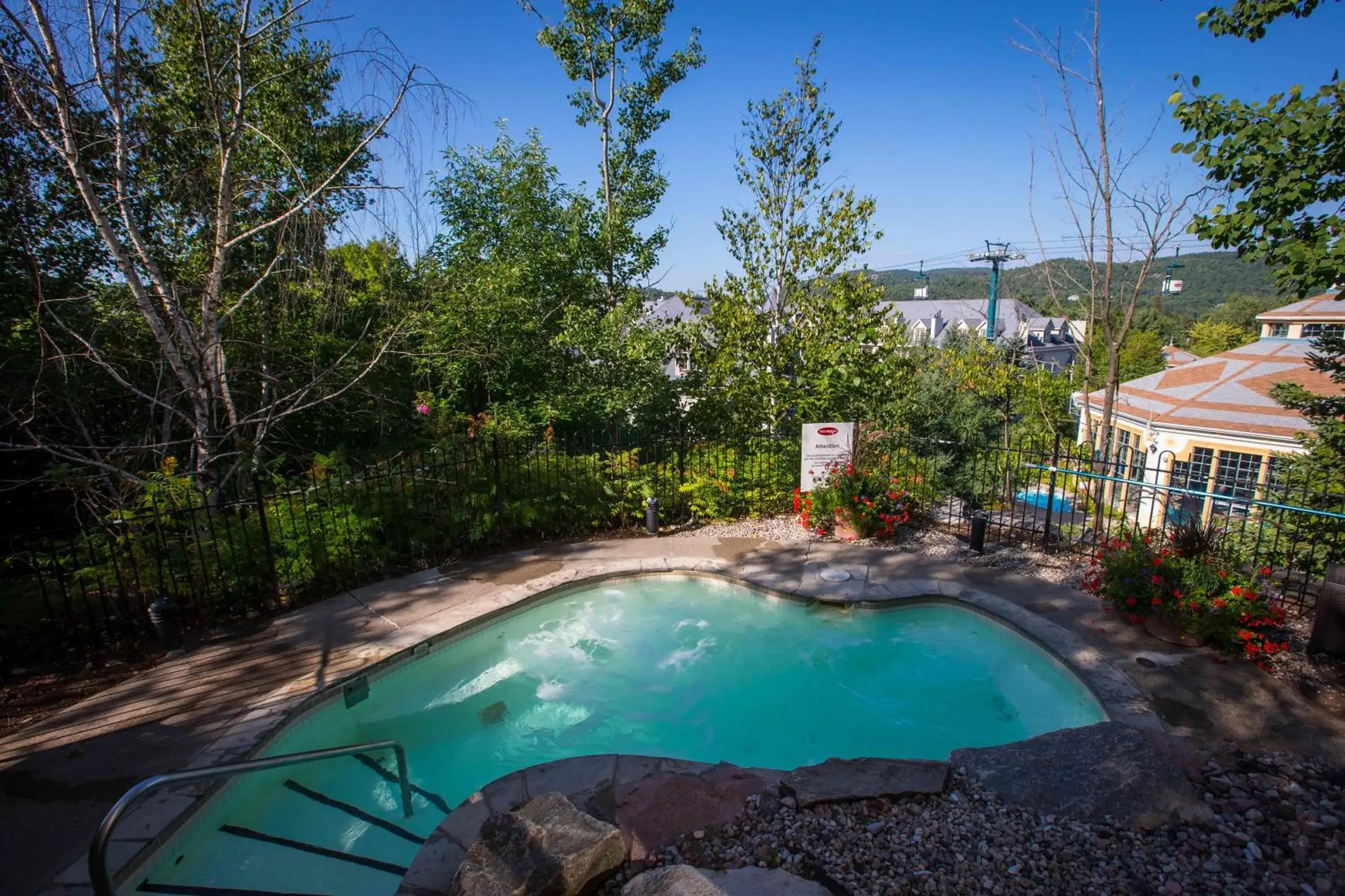 Swimming pool in Lodge de la Montagne Swimming pool in Lodge de la Montagne