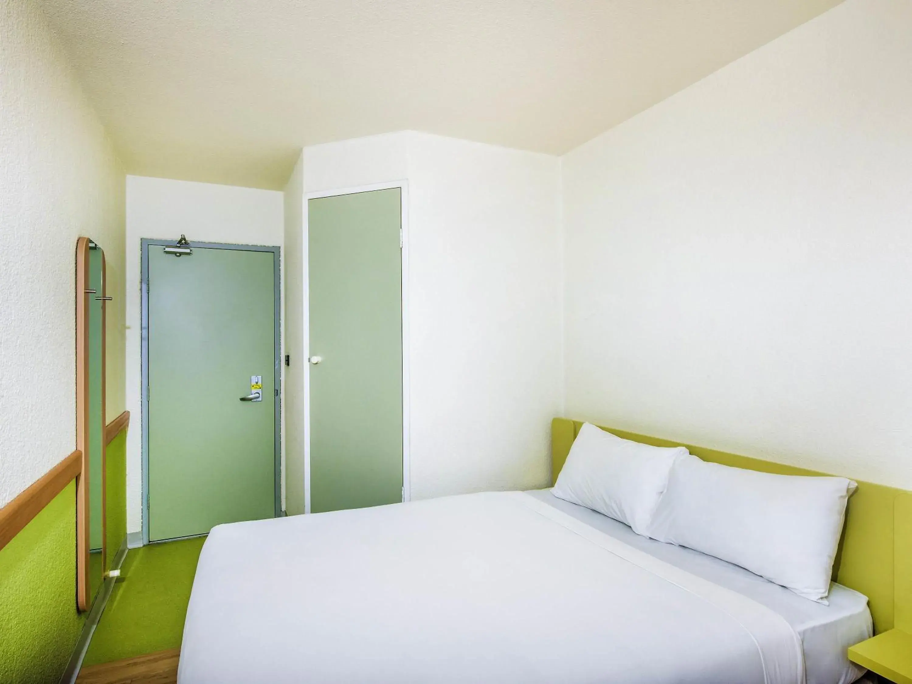 Bedroom, Bed in ibis Budget - Fawkner Bedroom, Bed in ibis Budget - Fawkner