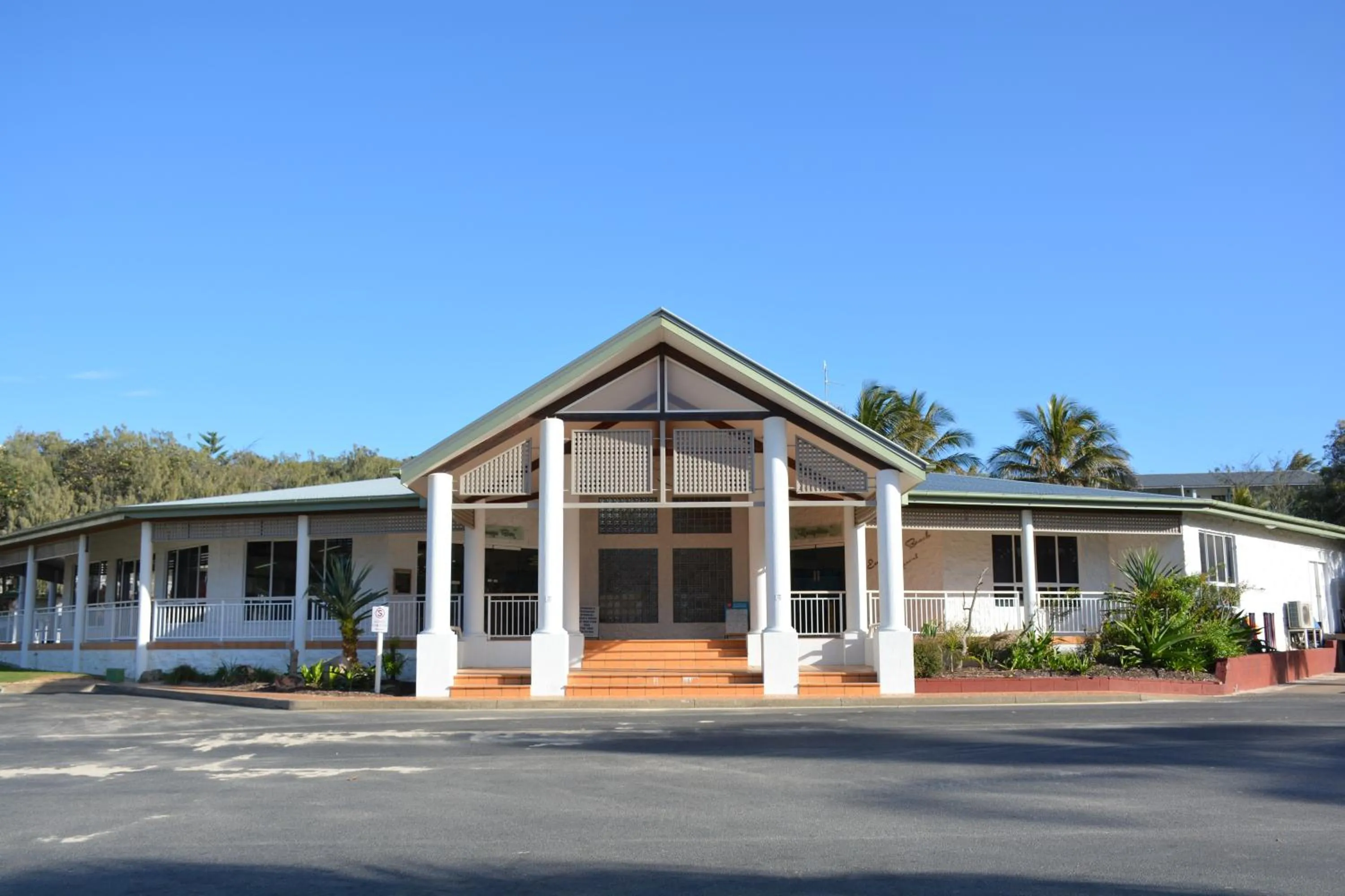 Facade/entrance in K'gari Beach Resort