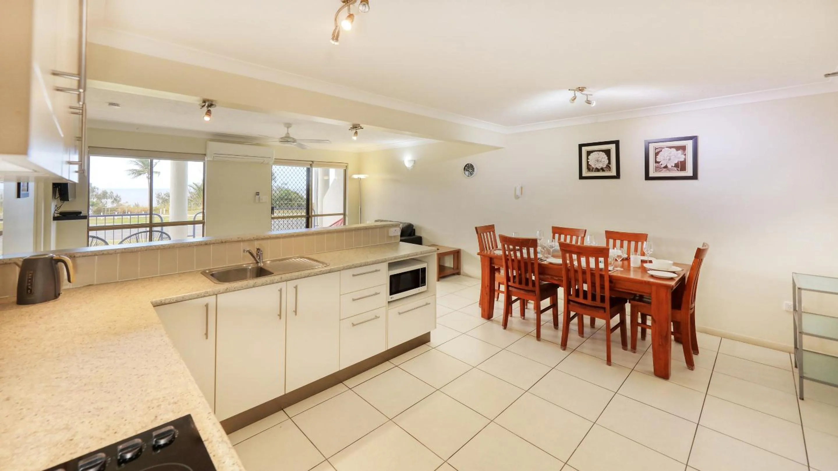 Kitchen or kitchenette in L'Amor Holiday Apartments