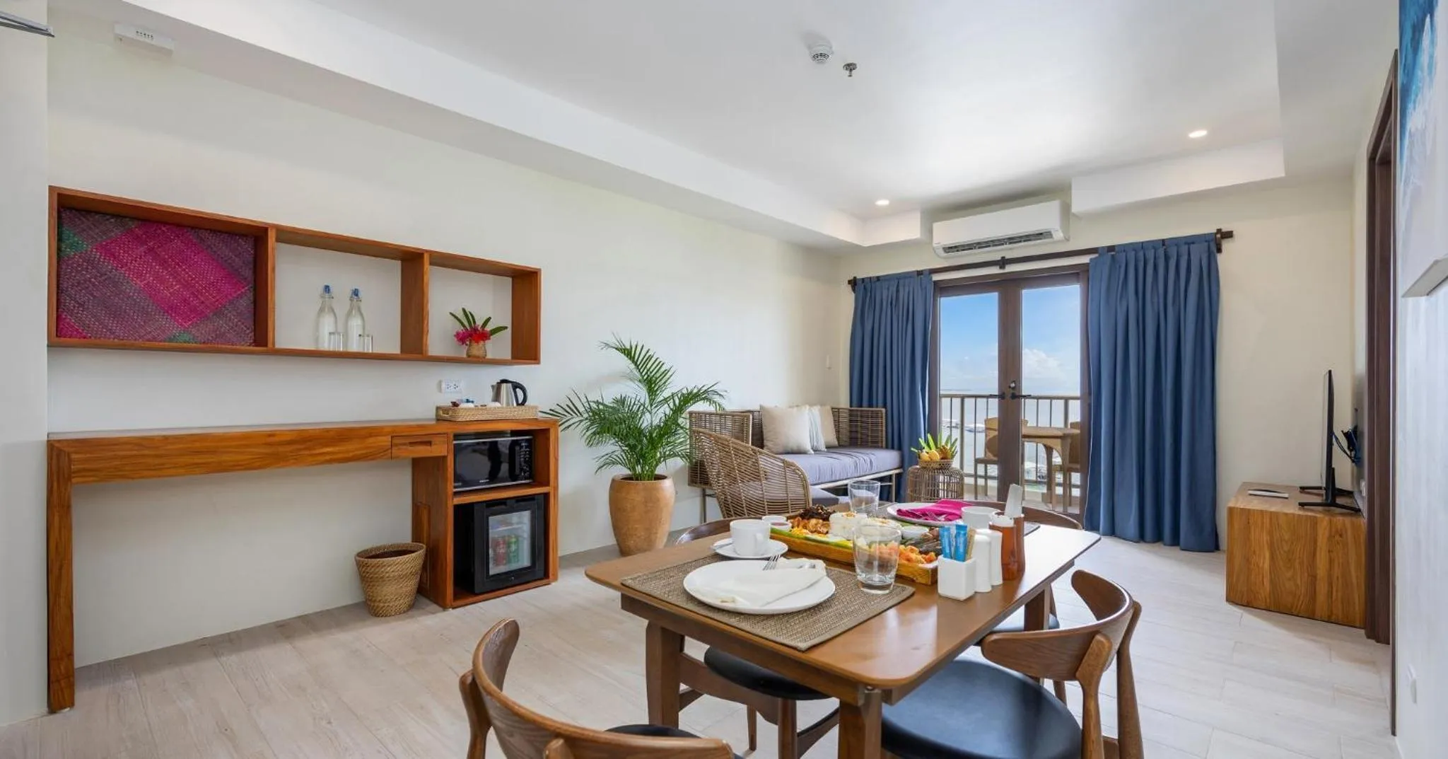 Dining area in Bluewater Maribago Beach Resort