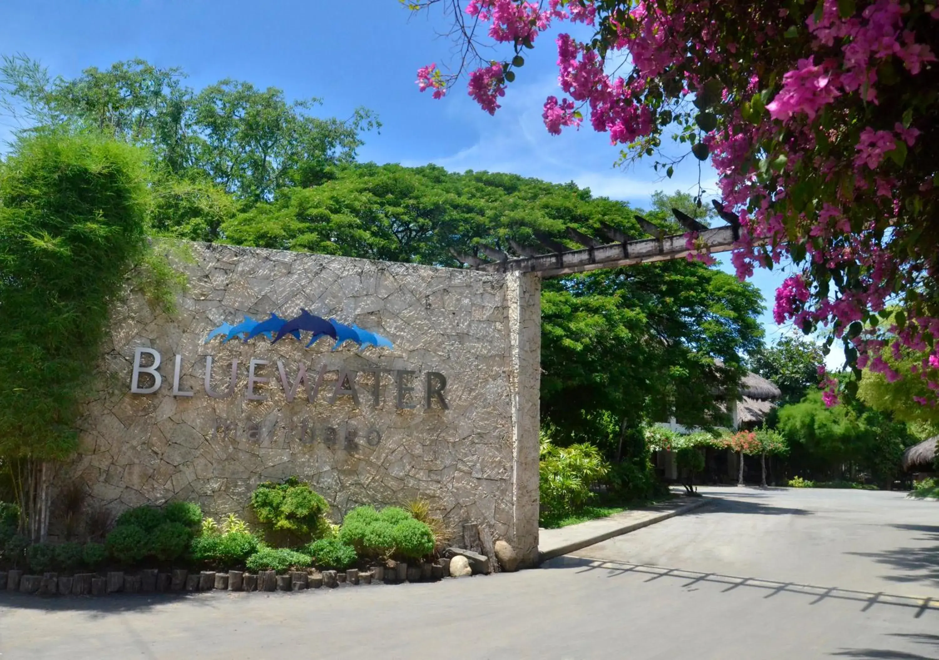 Facade/entrance in Bluewater Maribago Beach Resort Facade/entrance in Bluewater Maribago Beach Resort