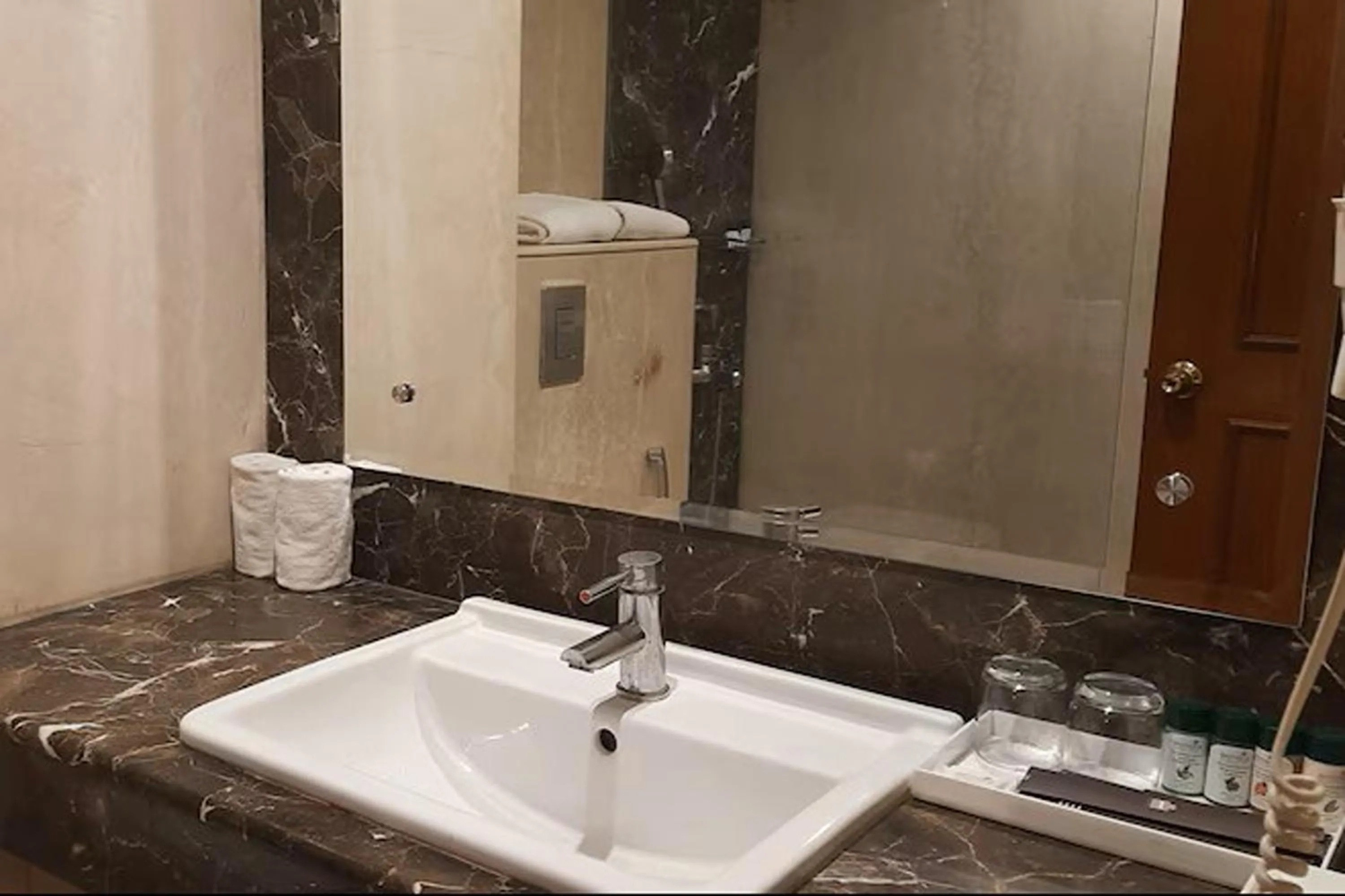 Shower in The Hans, New Delhi