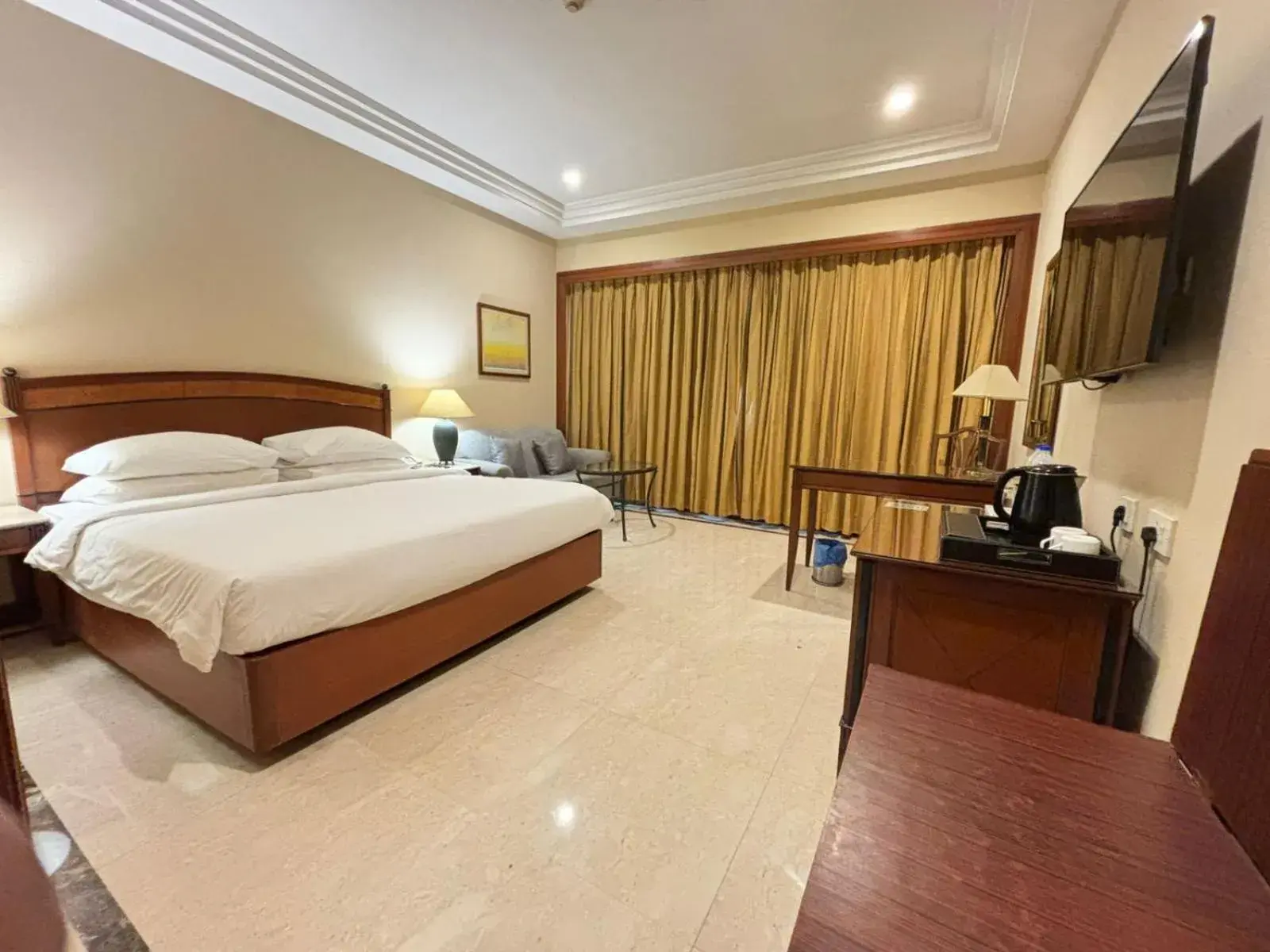 Bed in The Hans, New Delhi Bed in The Hans, New Delhi