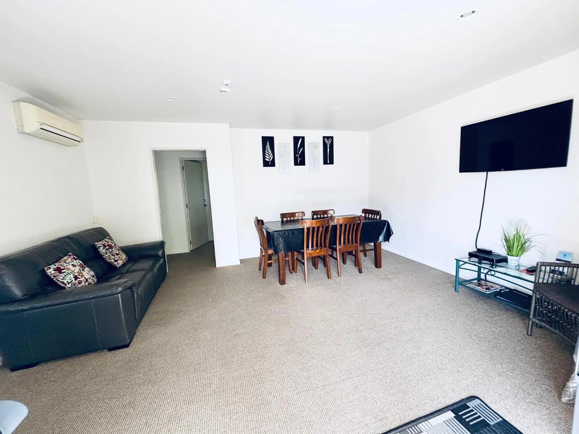 Living room in ASURE Phoenix Motor Inn