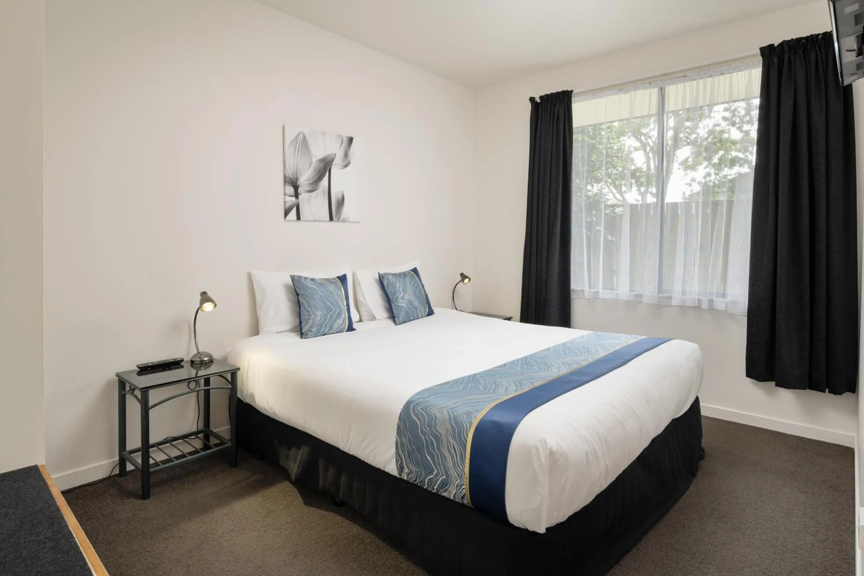 Bedroom, Bed in ASURE Phoenix Motor Inn