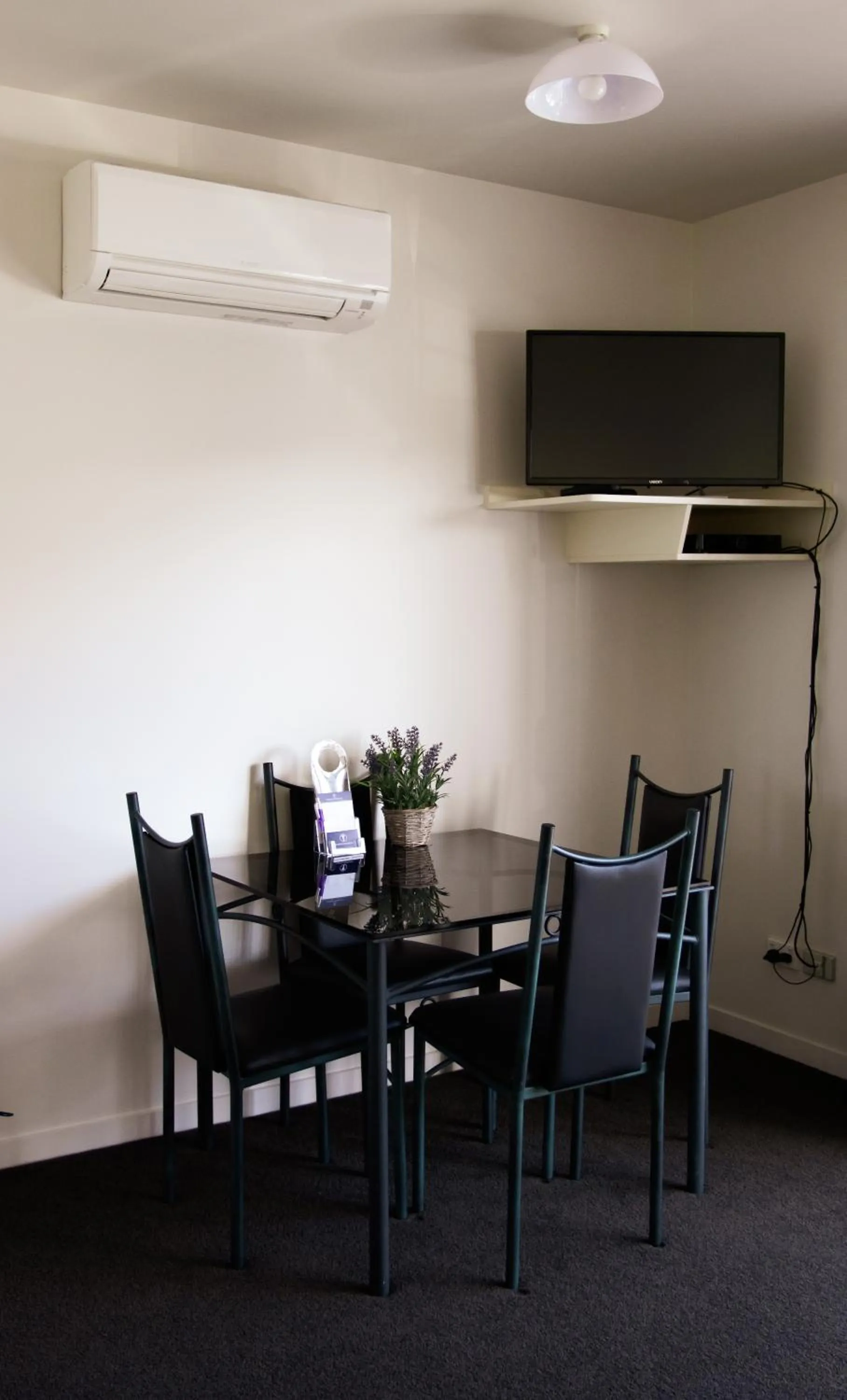 Dining area in ASURE Phoenix Motor Inn