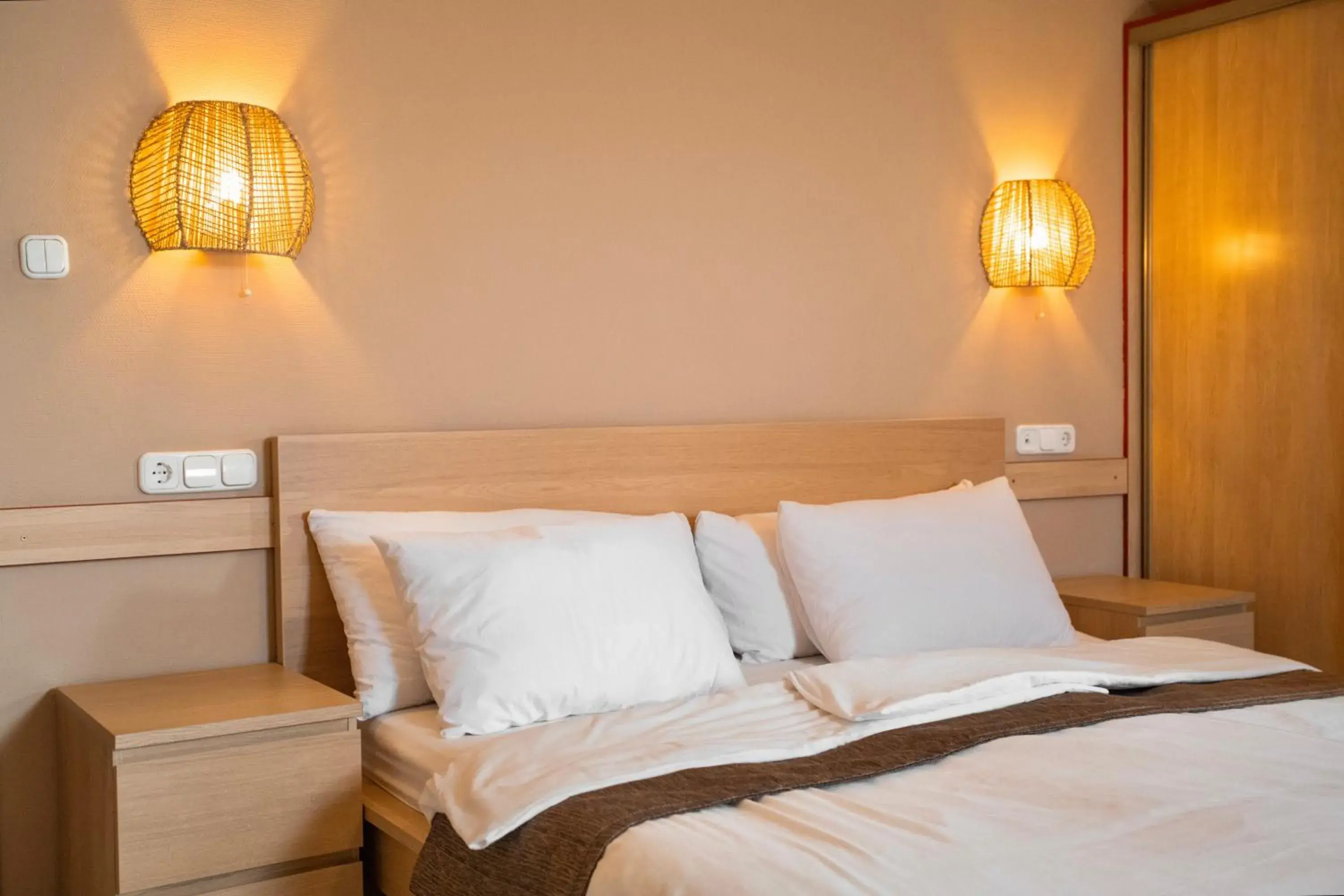 Quadruple Room with Private Bathroom in Hotel La Riva Quadruple Room with Private Bathroom in Hotel La Riva