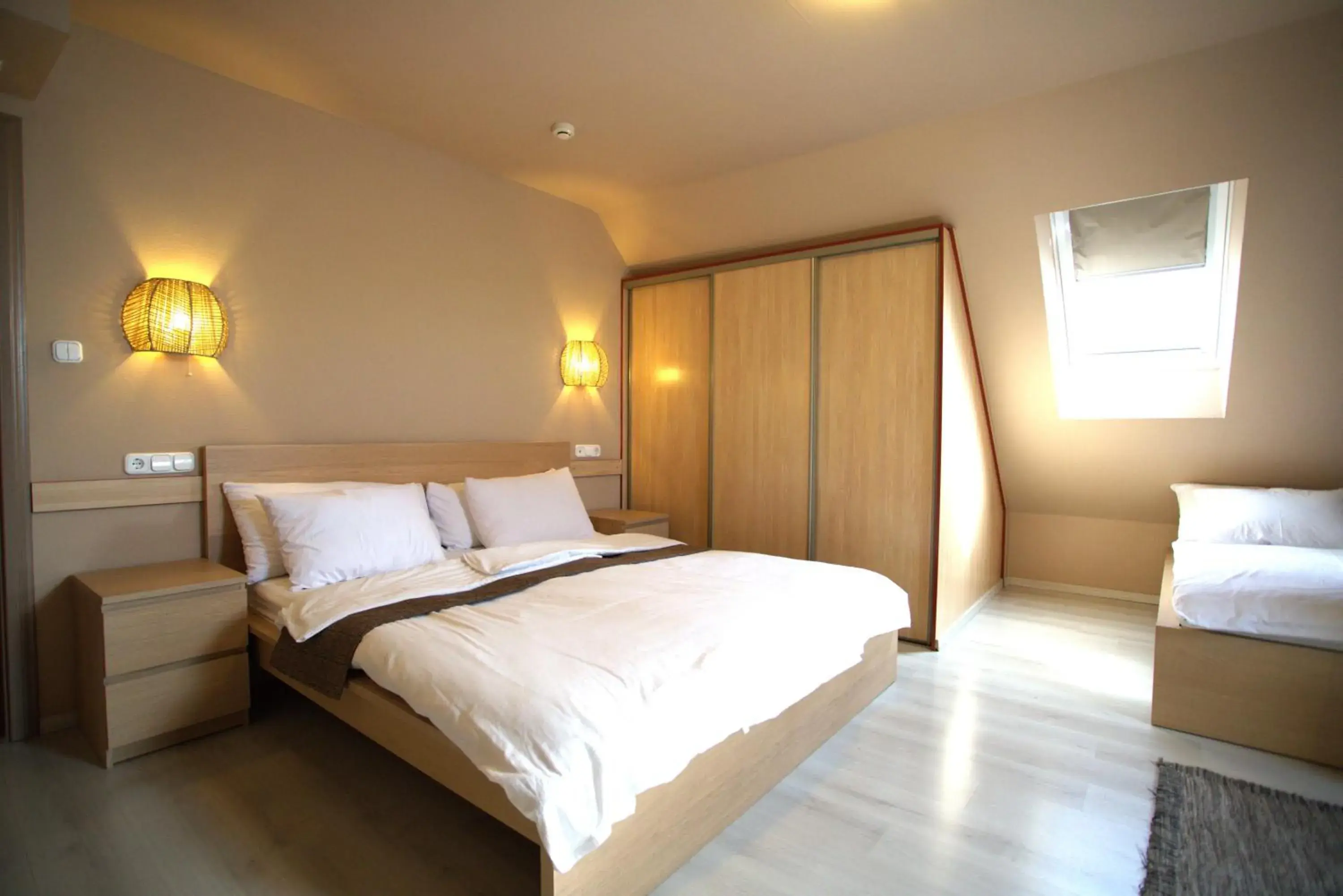 Quadruple Room with Private Bathroom in Hotel La Riva Quadruple Room with Private Bathroom in Hotel La Riva