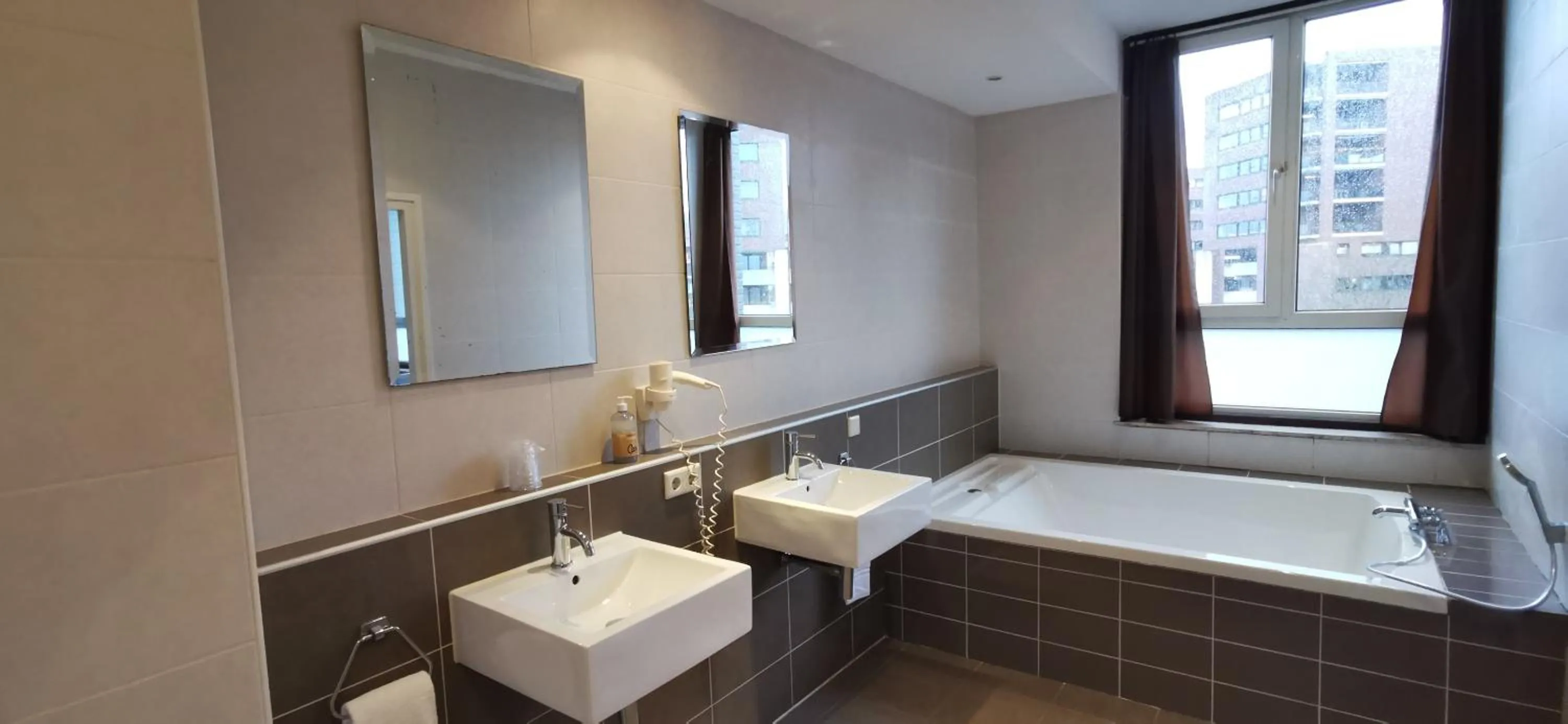 Bathroom in Hotel La Reine