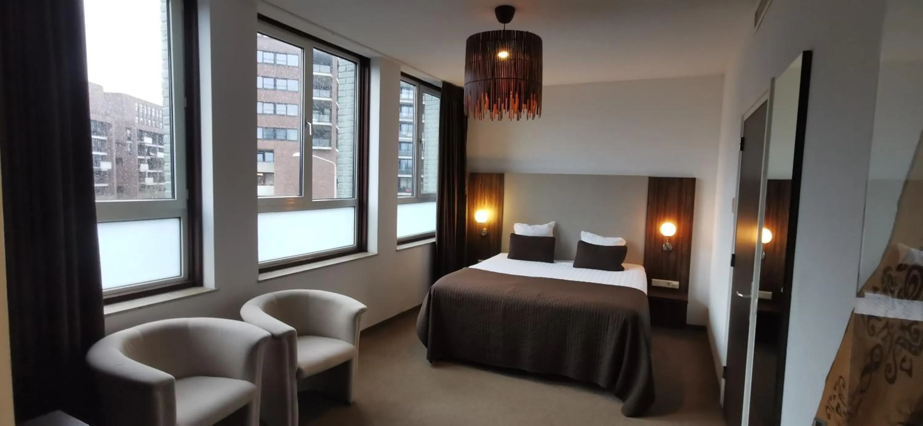 Bedroom, Bed in Hotel La Reine