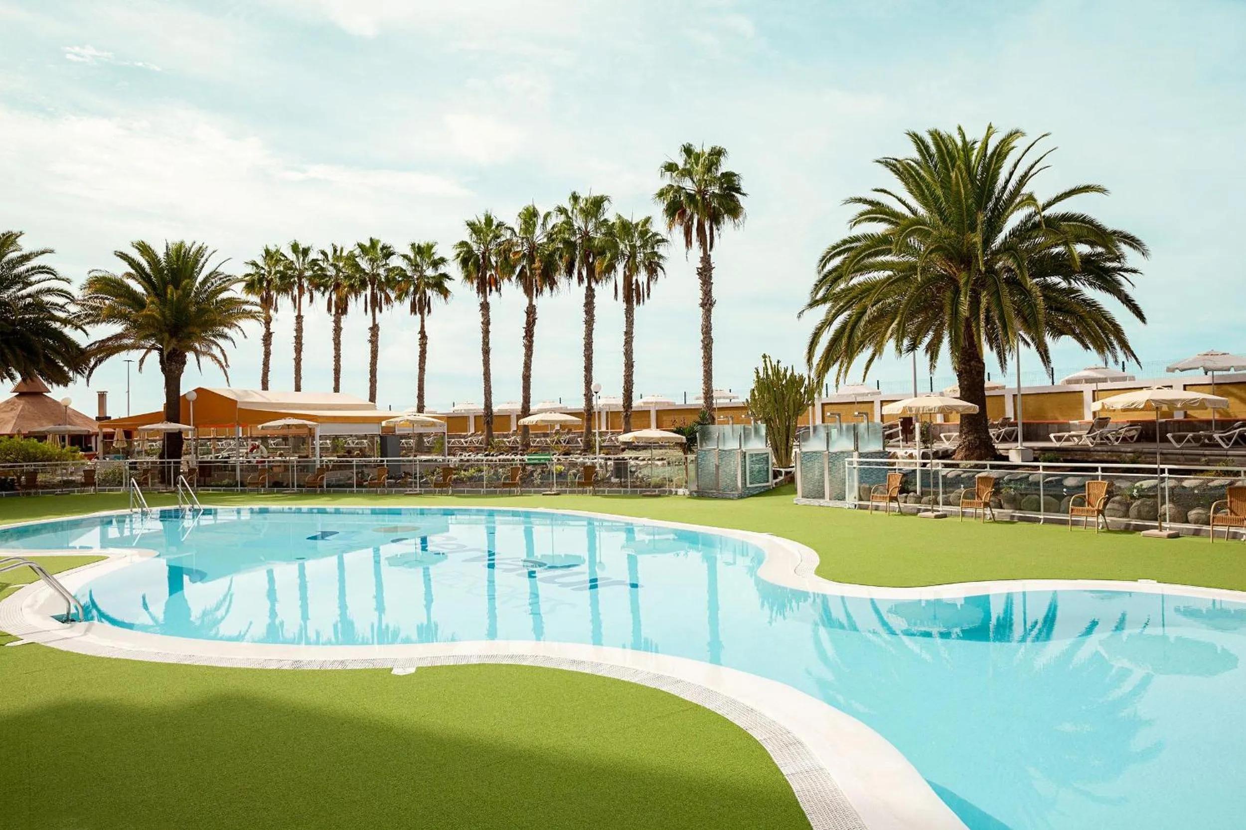 Swimming pool in Servatur Green Beach