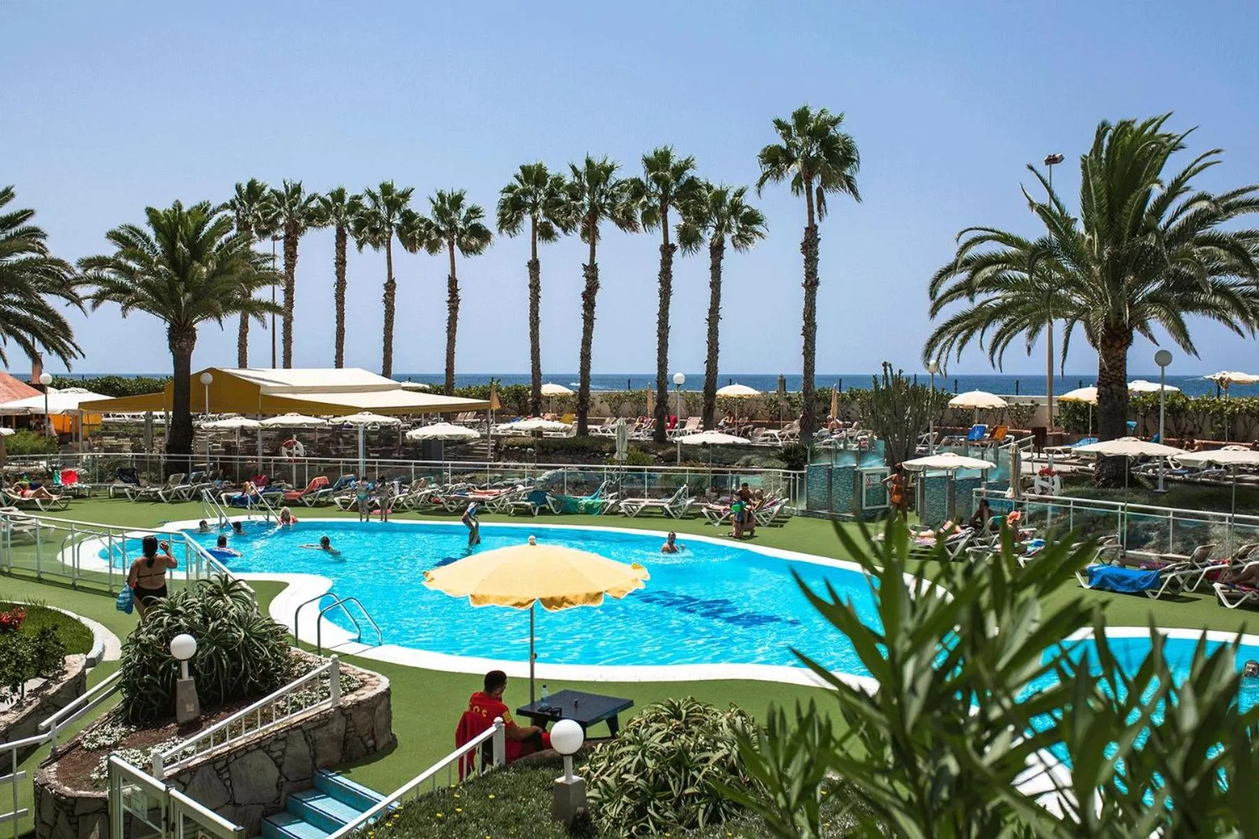 Swimming pool in Servatur Green Beach