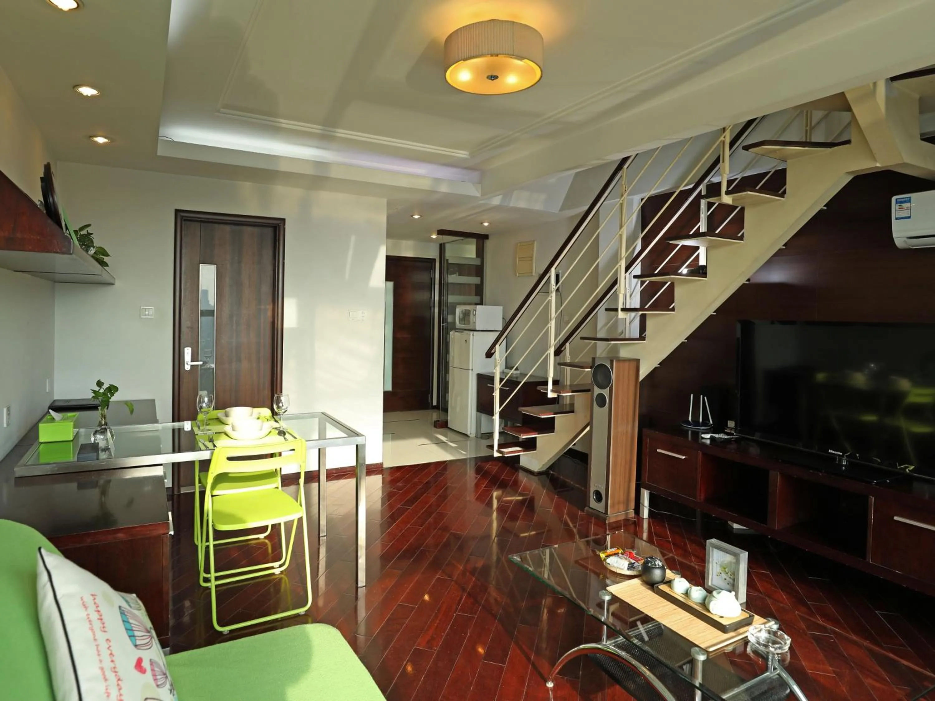 Shanghai Cosmo World Union Service Apartment