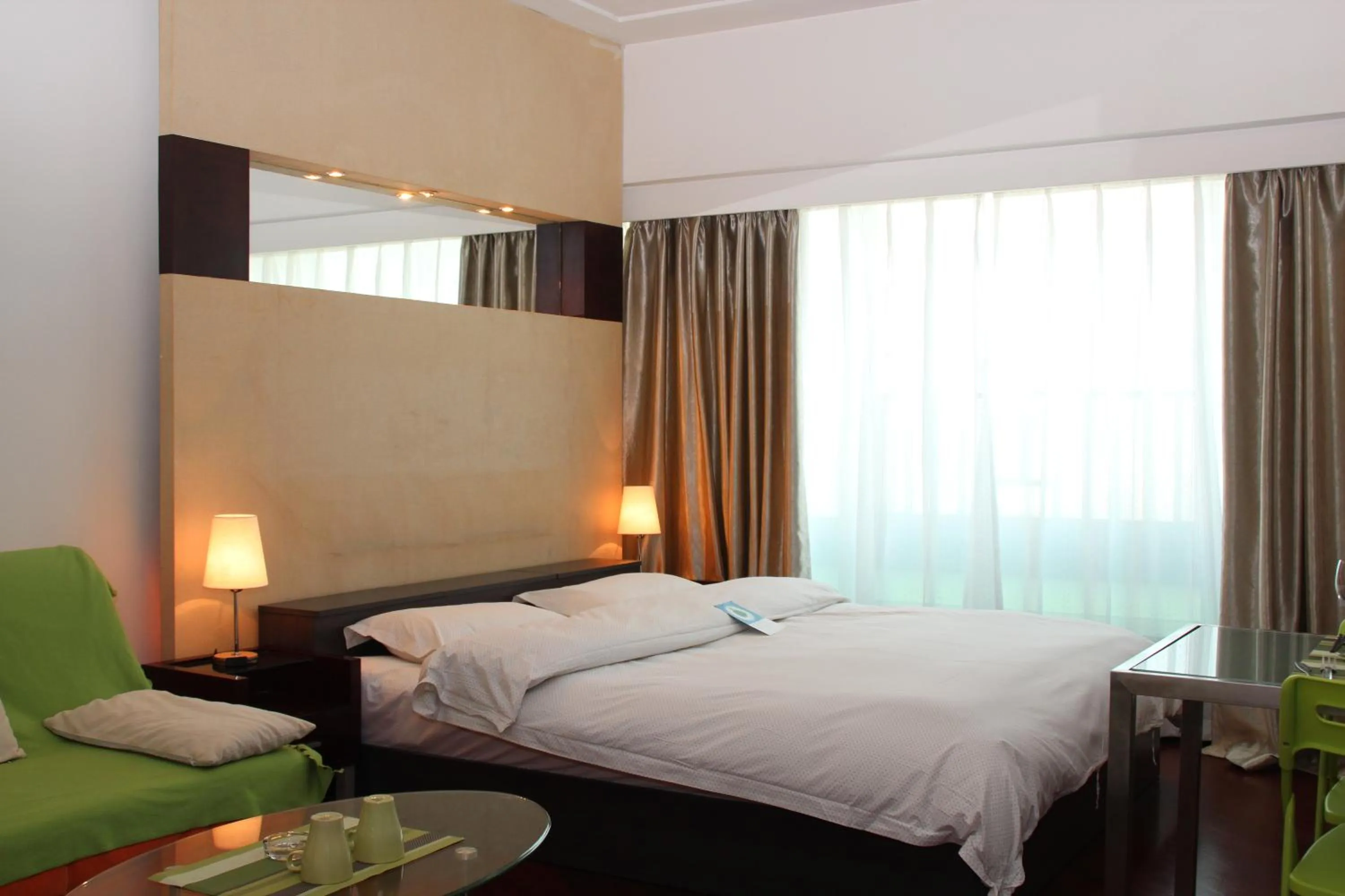 Photo of the whole room, Bed in Shanghai Cosmo World Union Service Apartment