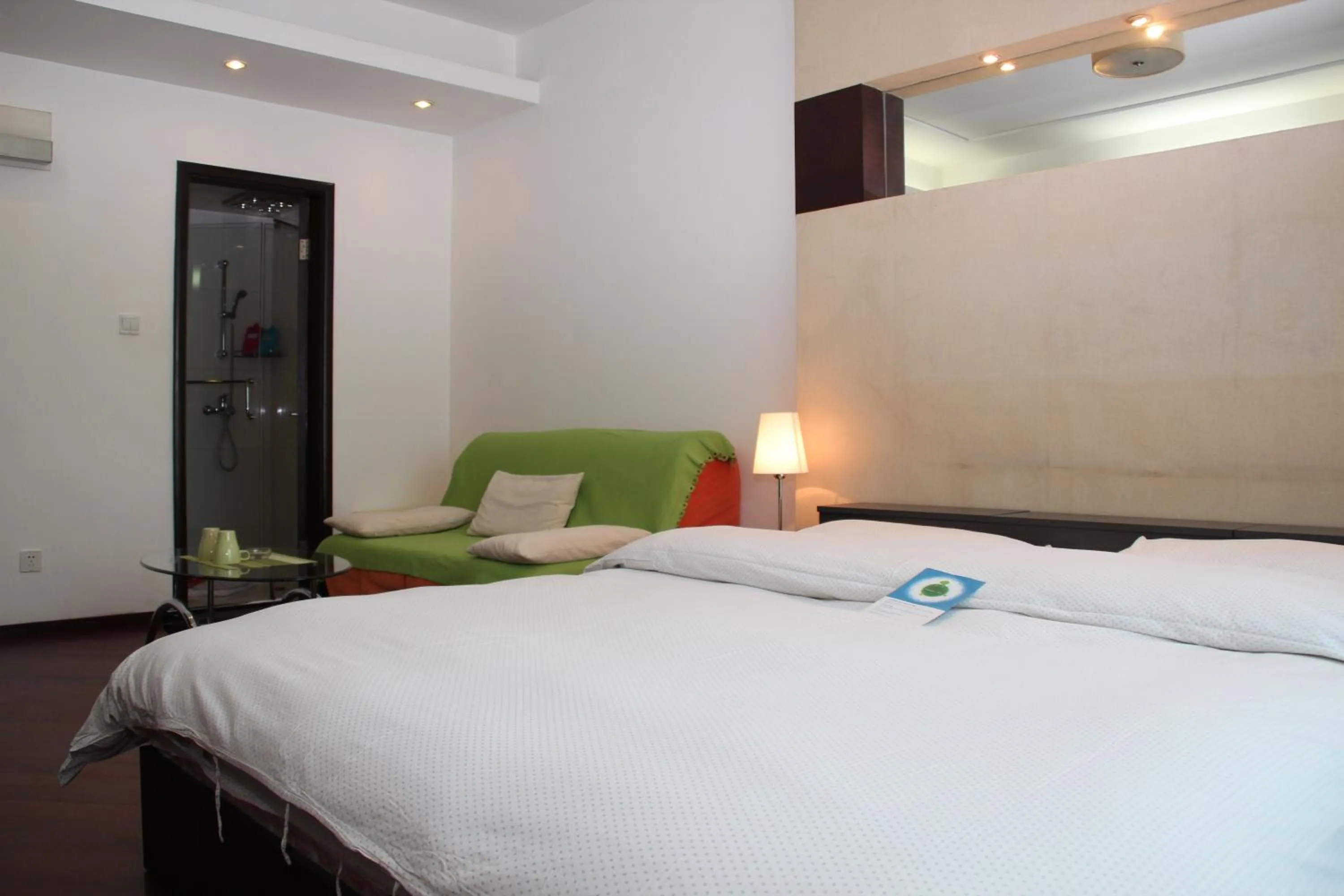 Photo of the whole room, Bed in Shanghai Cosmo World Union Service Apartment