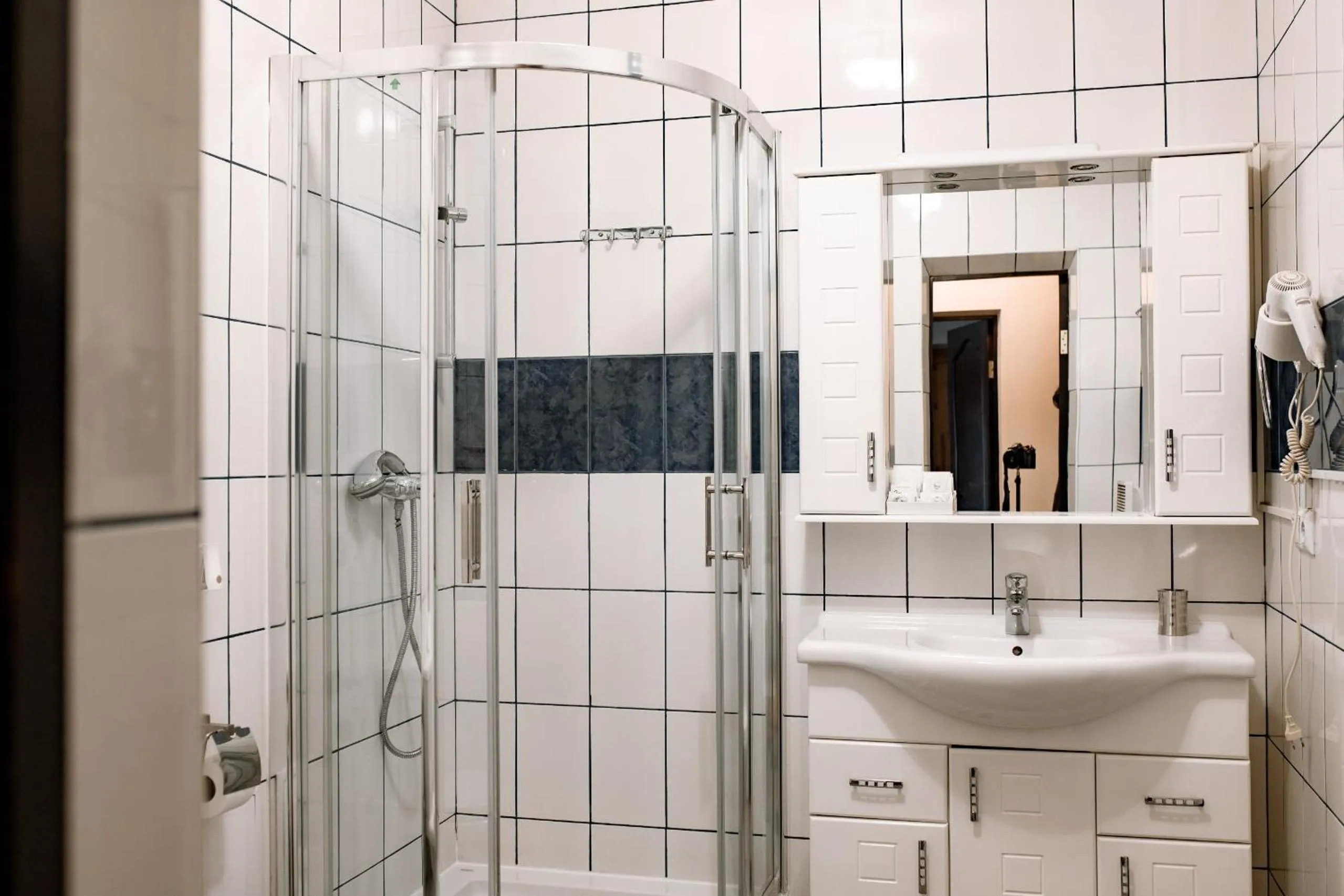 Shower in ZimaSnow Ski & Spa Club