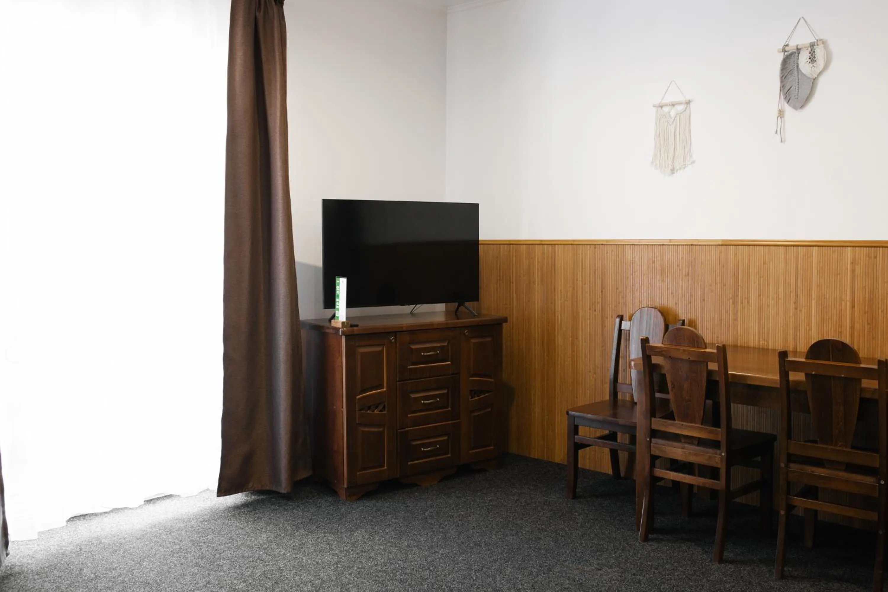 Communal lounge/ TV room in ZimaSnow Ski & Spa Club