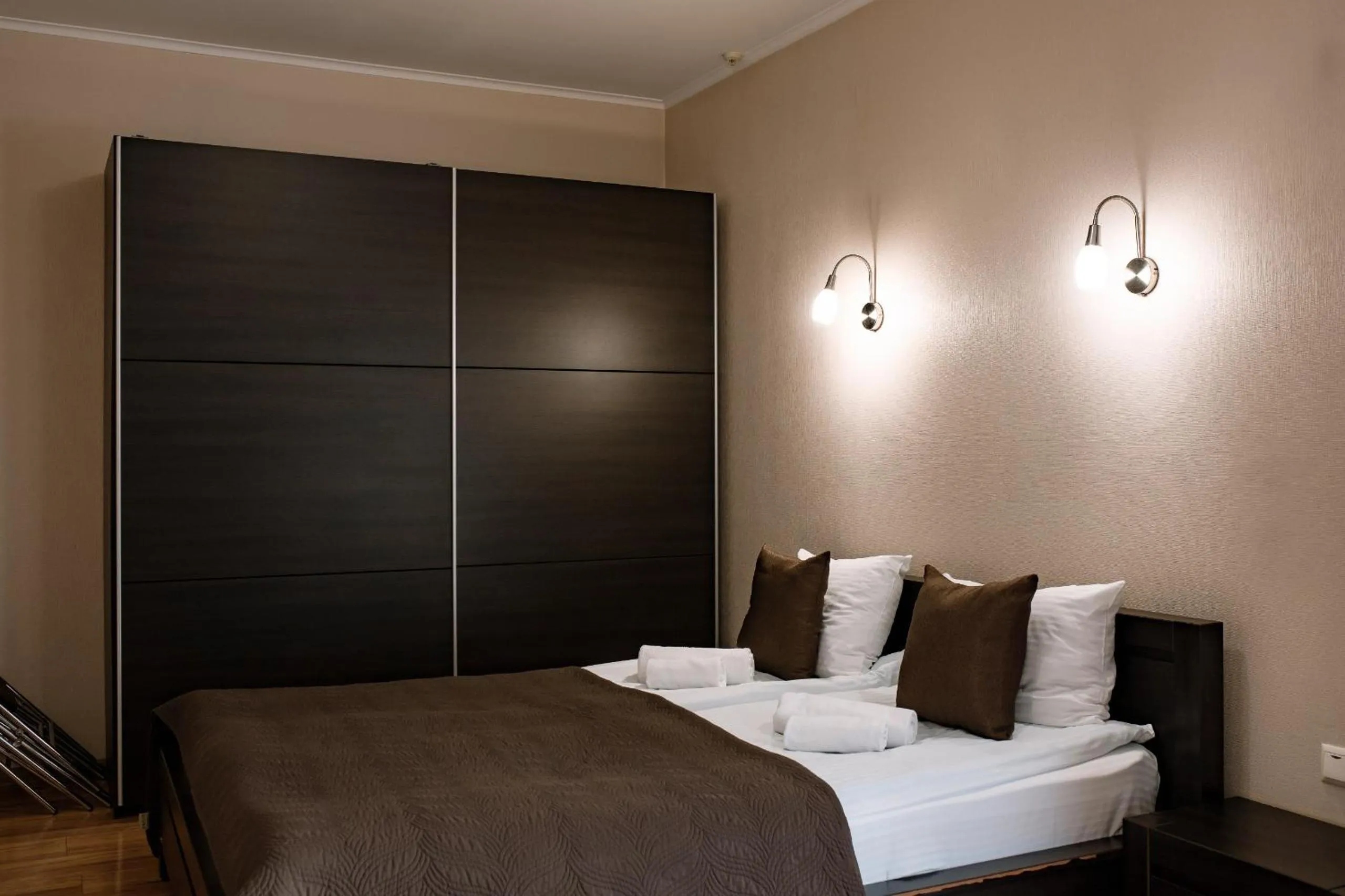 Bed in ZimaSnow Ski & Spa Club