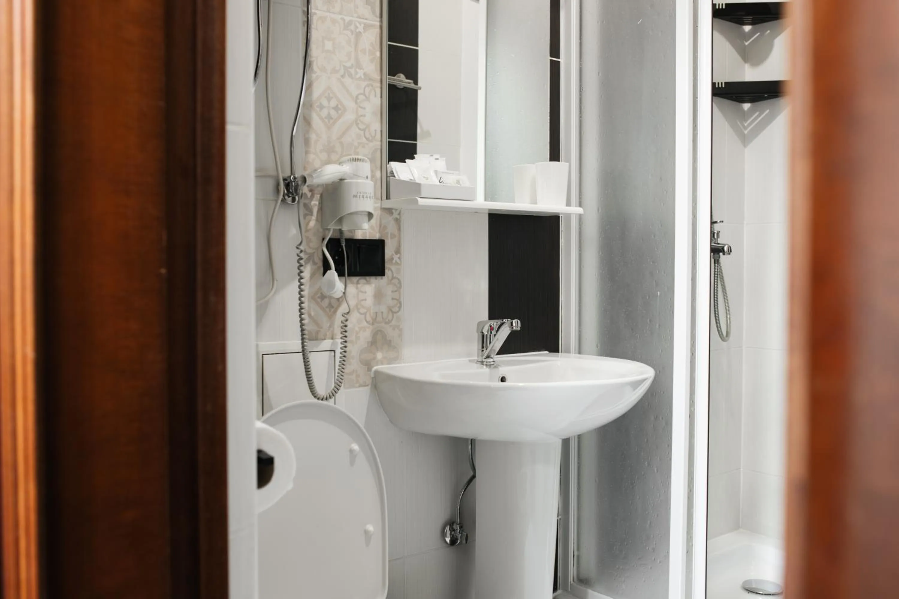 Toilet in ZimaSnow Ski & Spa Club