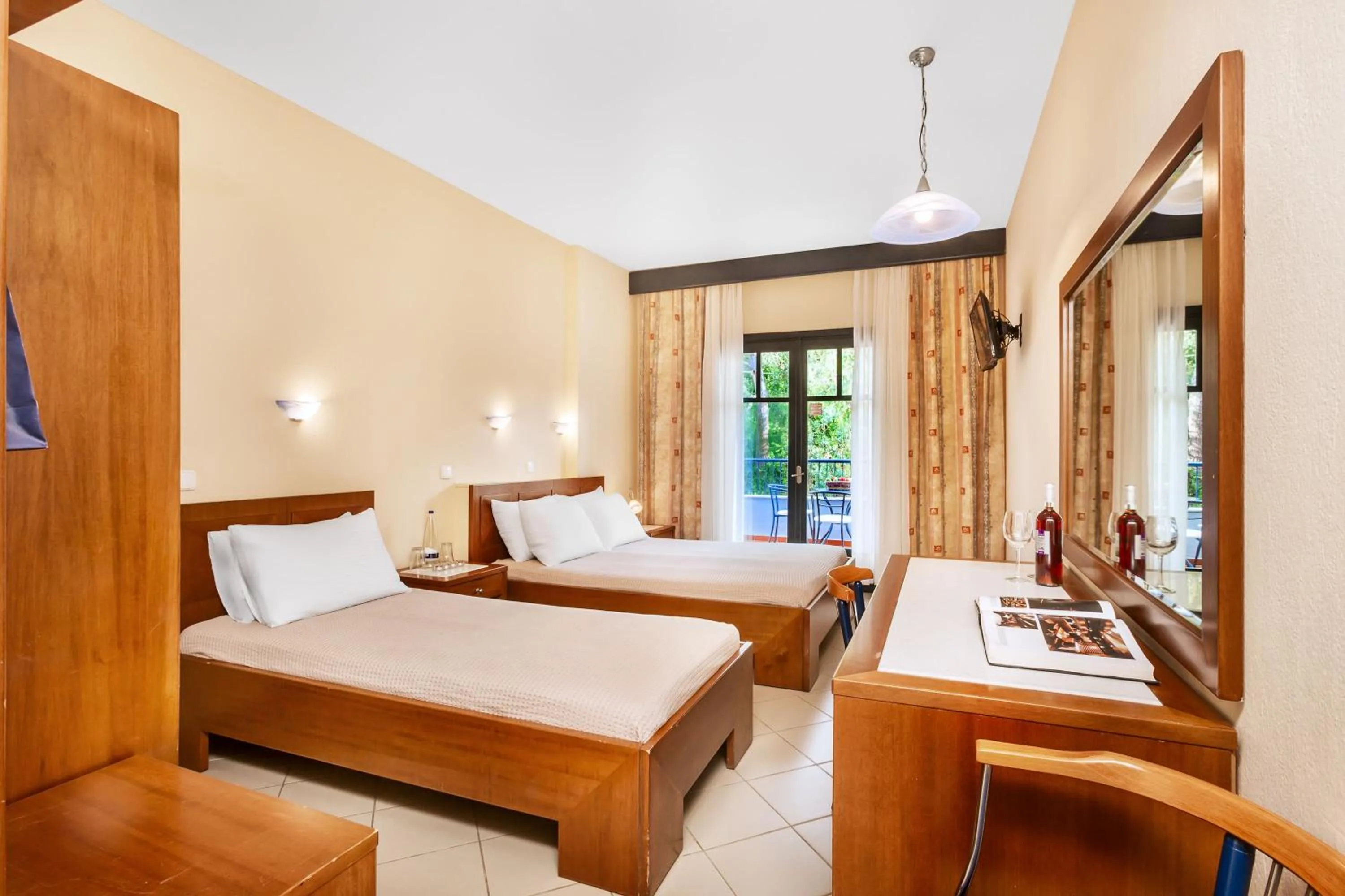 Photo of the whole room, Bed in Atrium Hotel