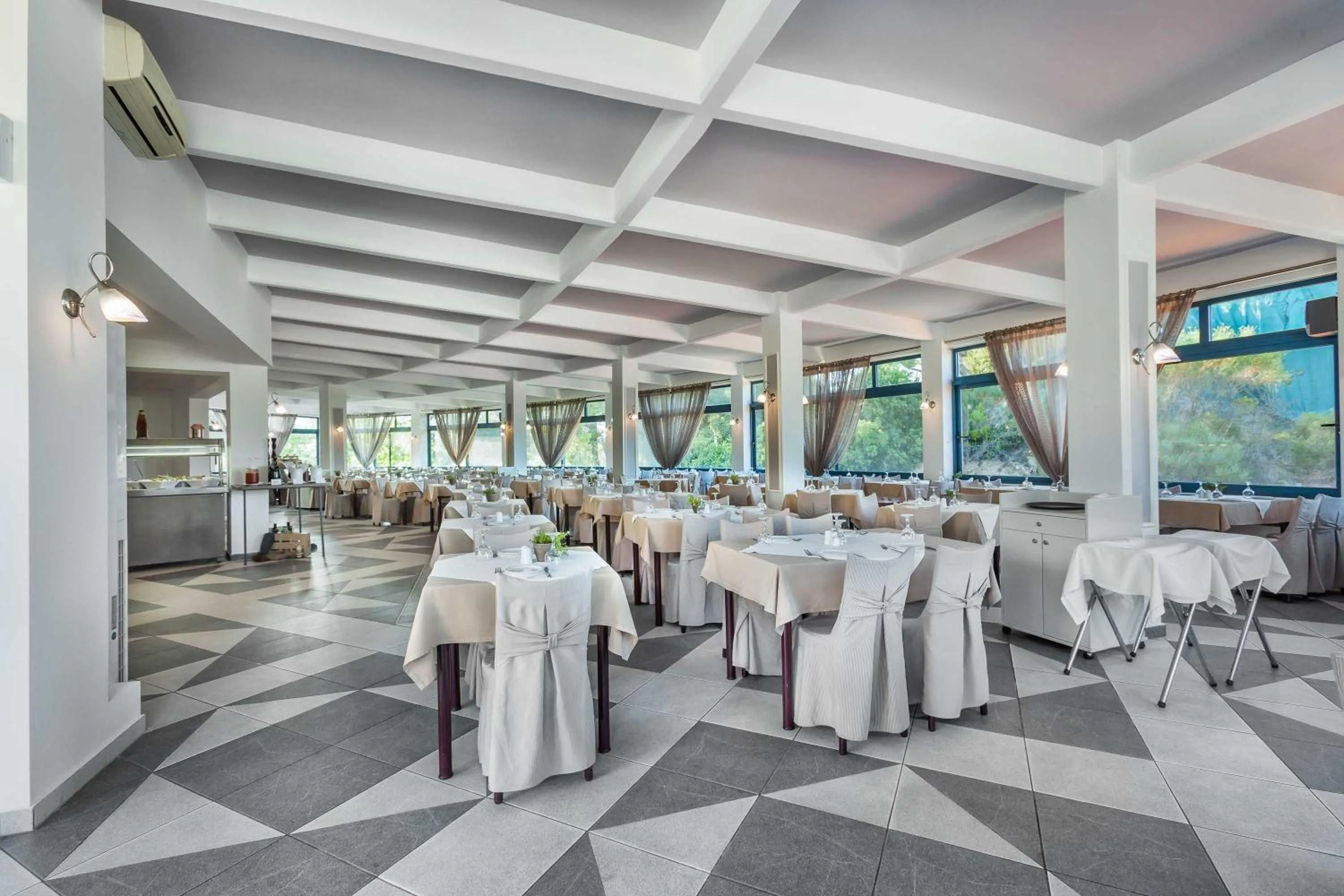 Restaurant/places to eat in Atrium Hotel