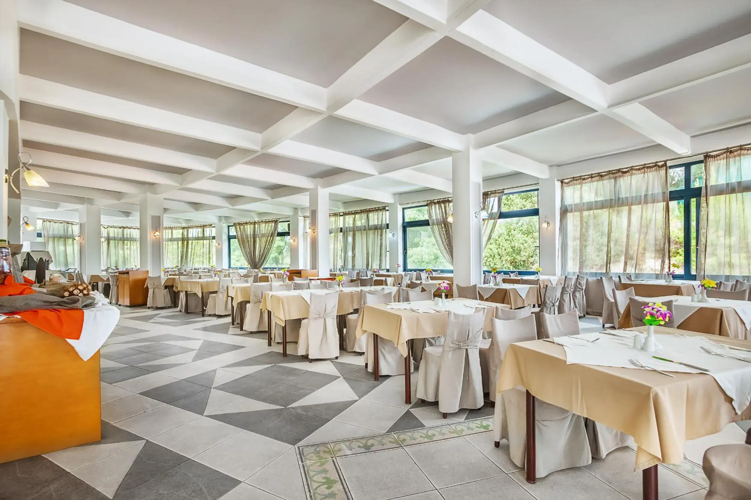 Restaurant/places to eat in Atrium Hotel Restaurant/places to eat in Atrium Hotel