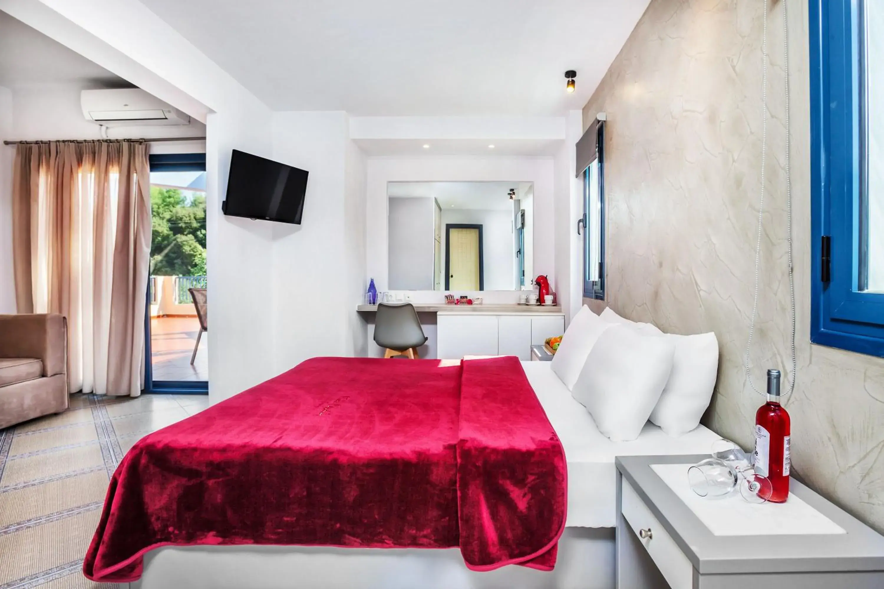 Photo of the whole room, Bed in Atrium Hotel Photo of the whole room, Bed in Atrium Hotel