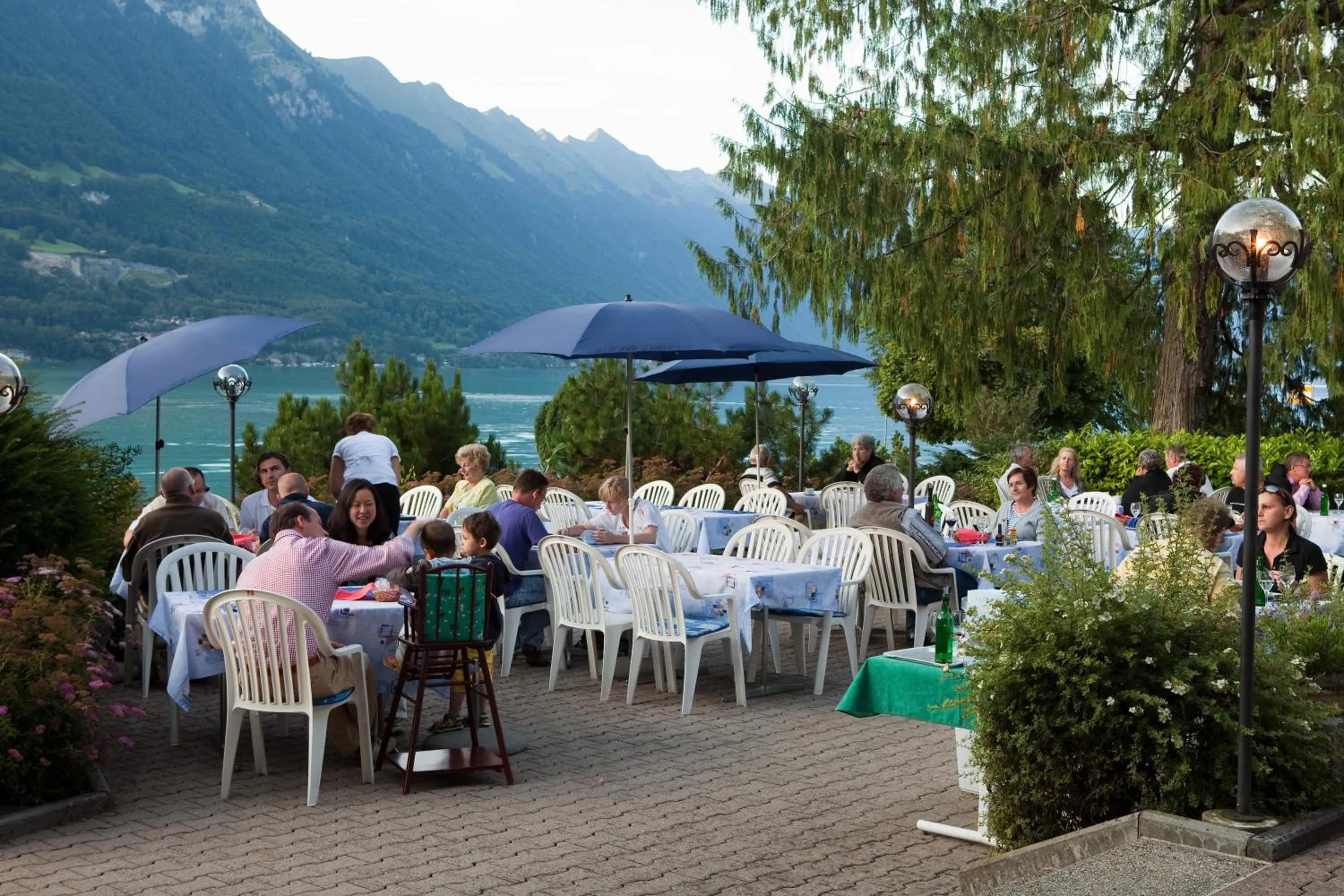 People in Seehotel Bönigen