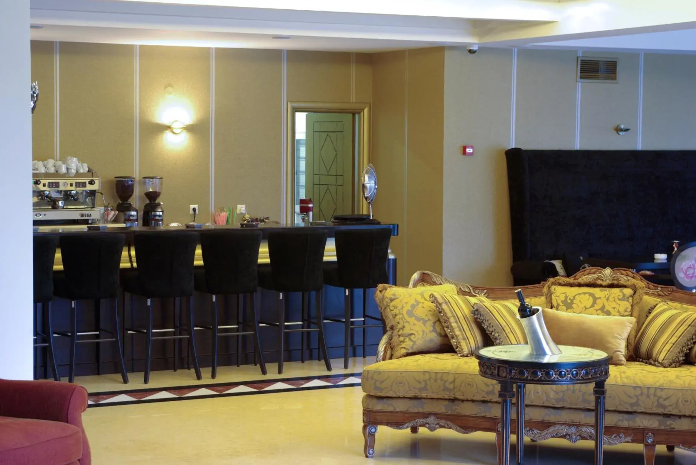 Lounge or bar in Mediterranean Princess- Adults Only Lounge or bar in Mediterranean Princess- Adults Only