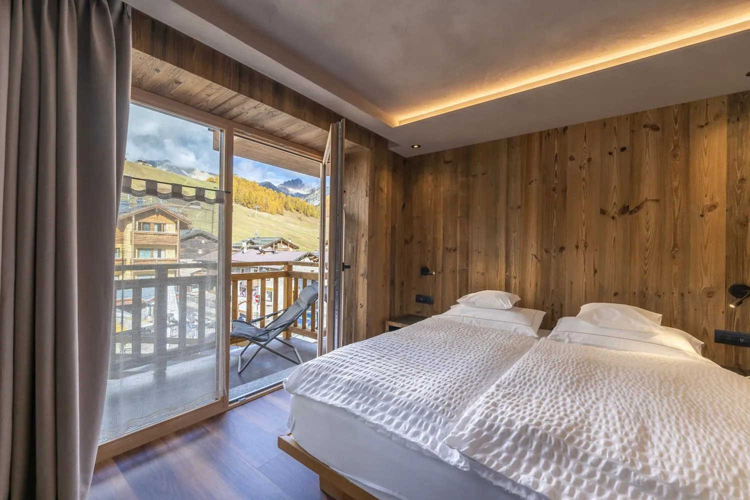 Bed in Bivio Hotel Plaza