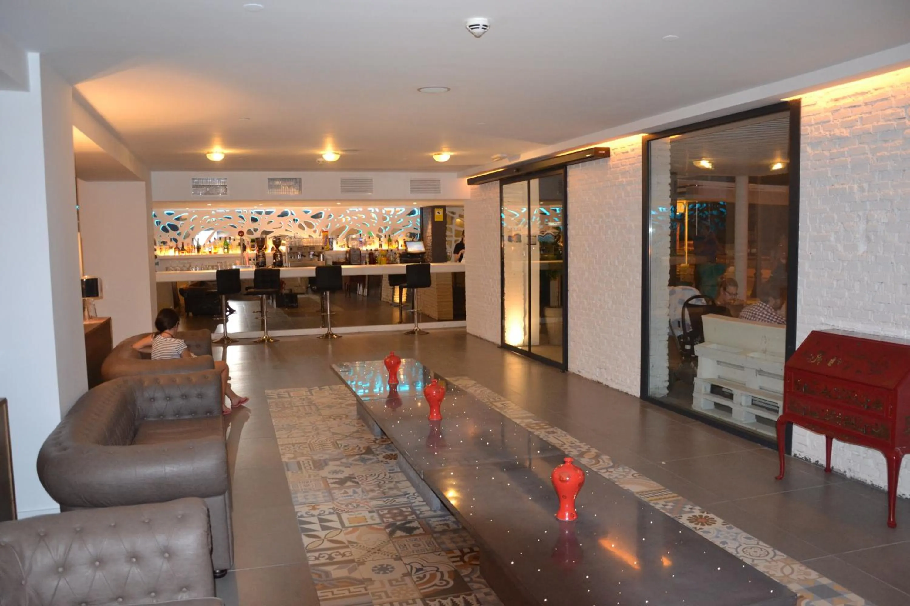 Lounge or bar in Hotel Brisamar Suites