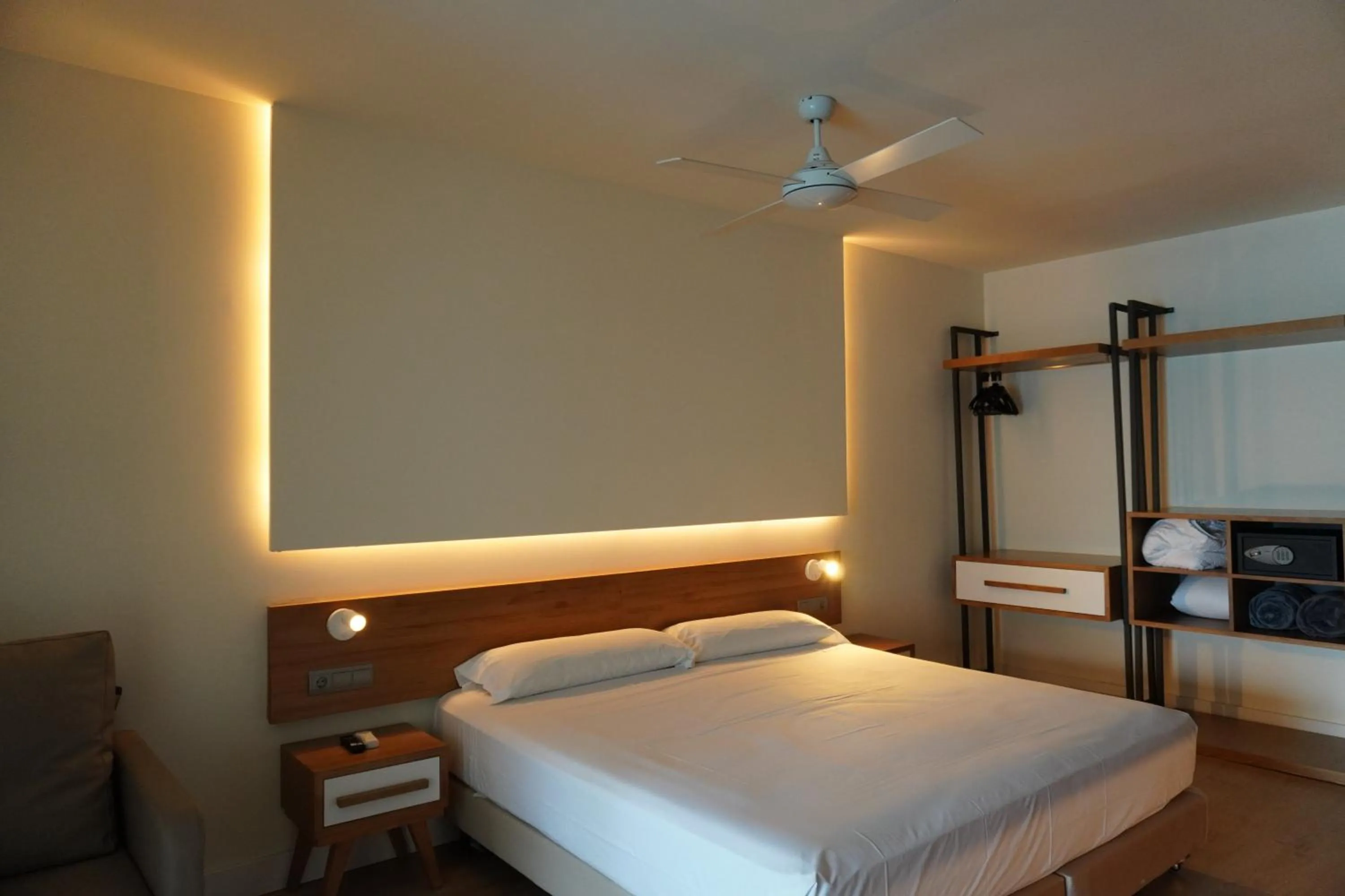 Bed in Hotel Brisamar Suites