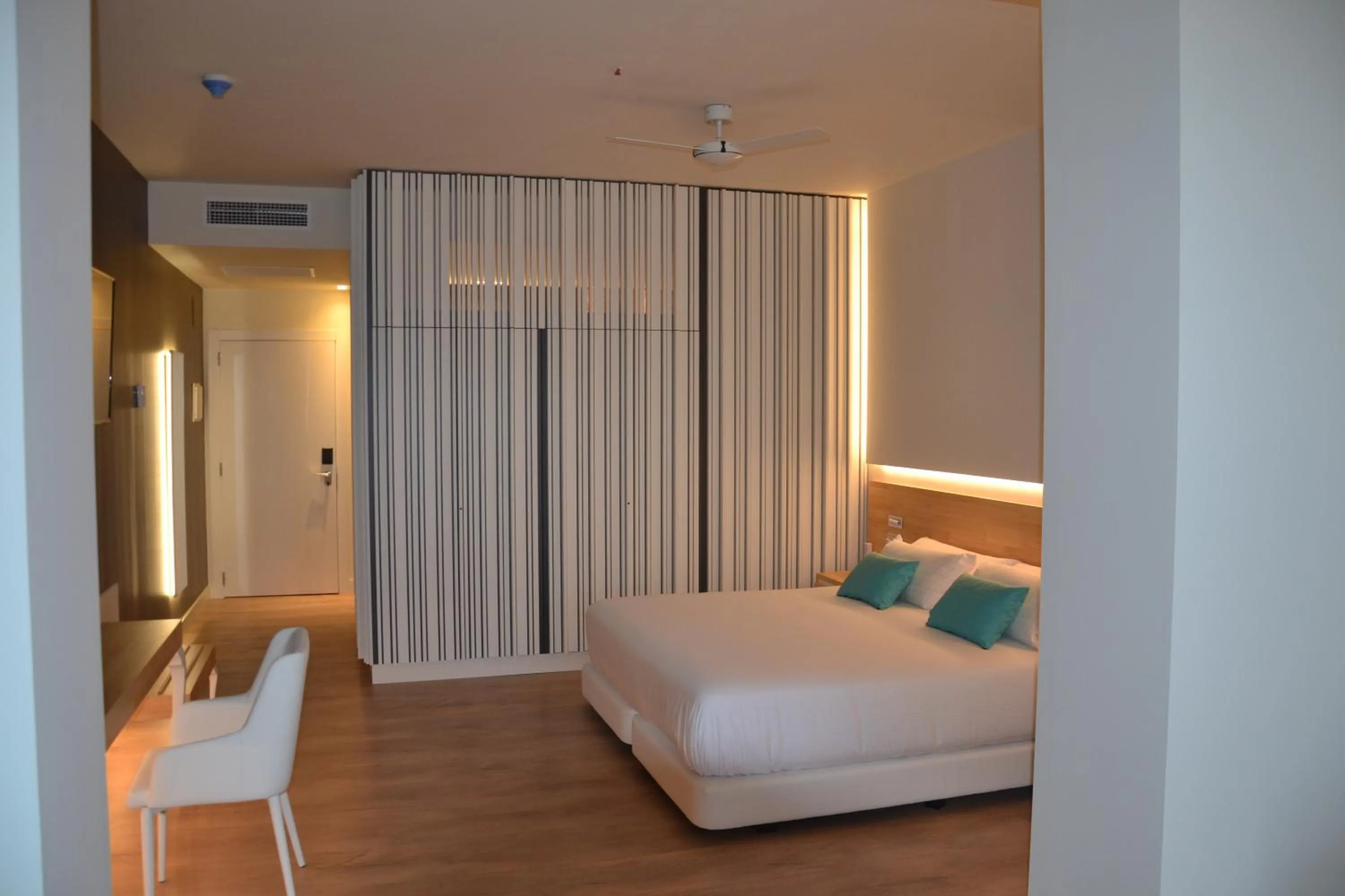 Photo of the whole room, Bed in Hotel Brisamar Suites