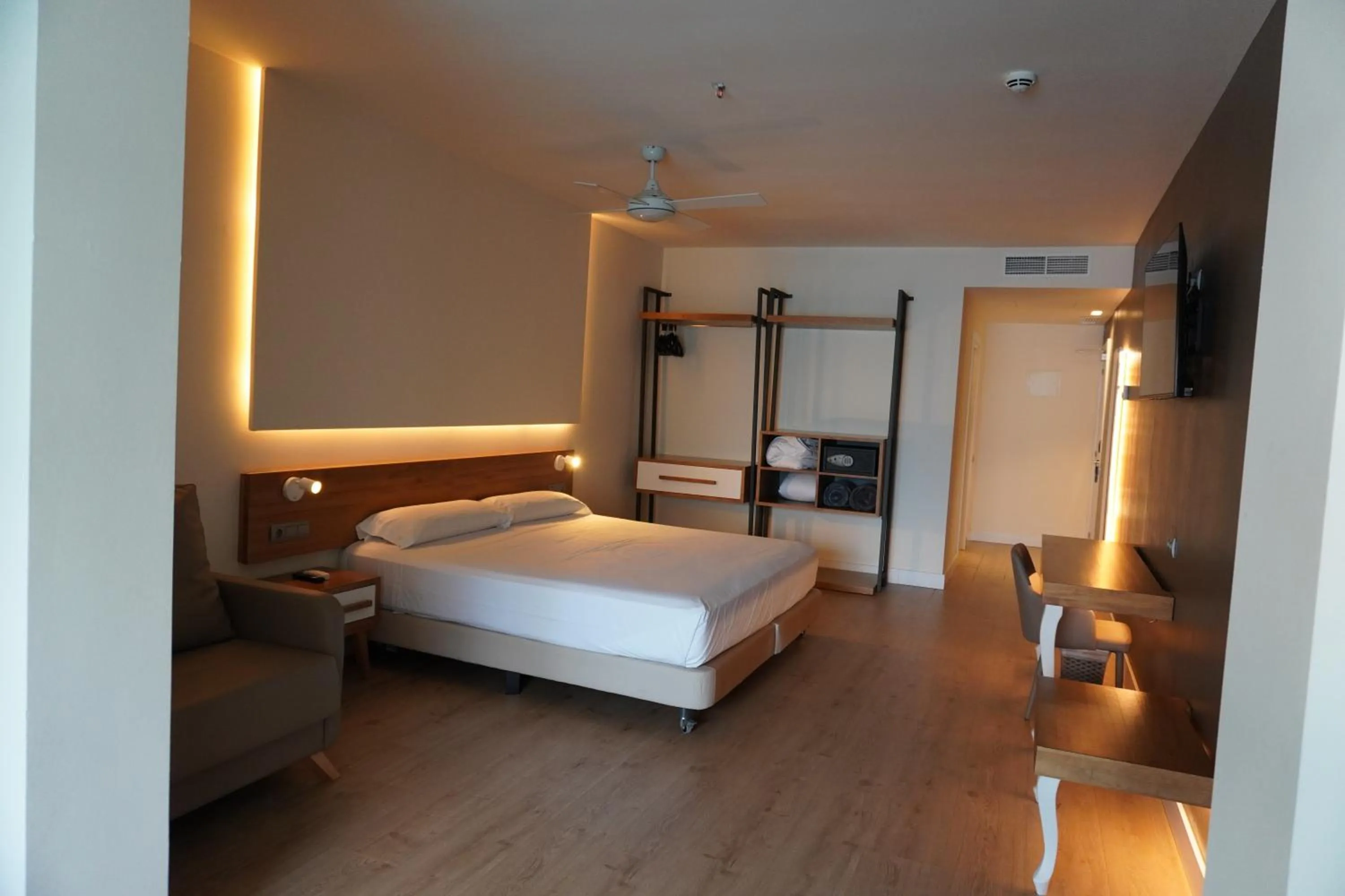 Bed in Hotel Brisamar Suites