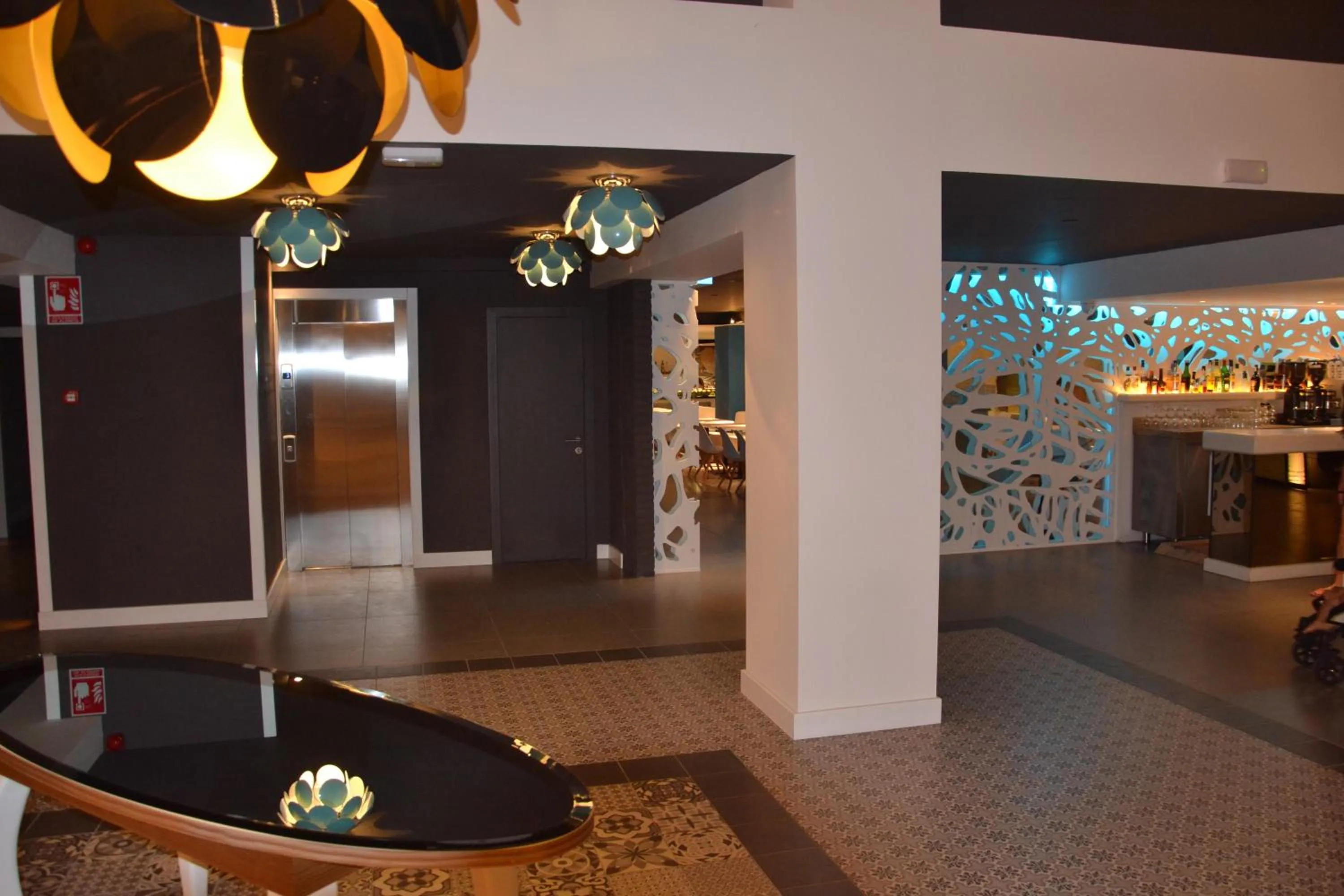 Restaurant/places to eat in Hotel Brisamar Suites