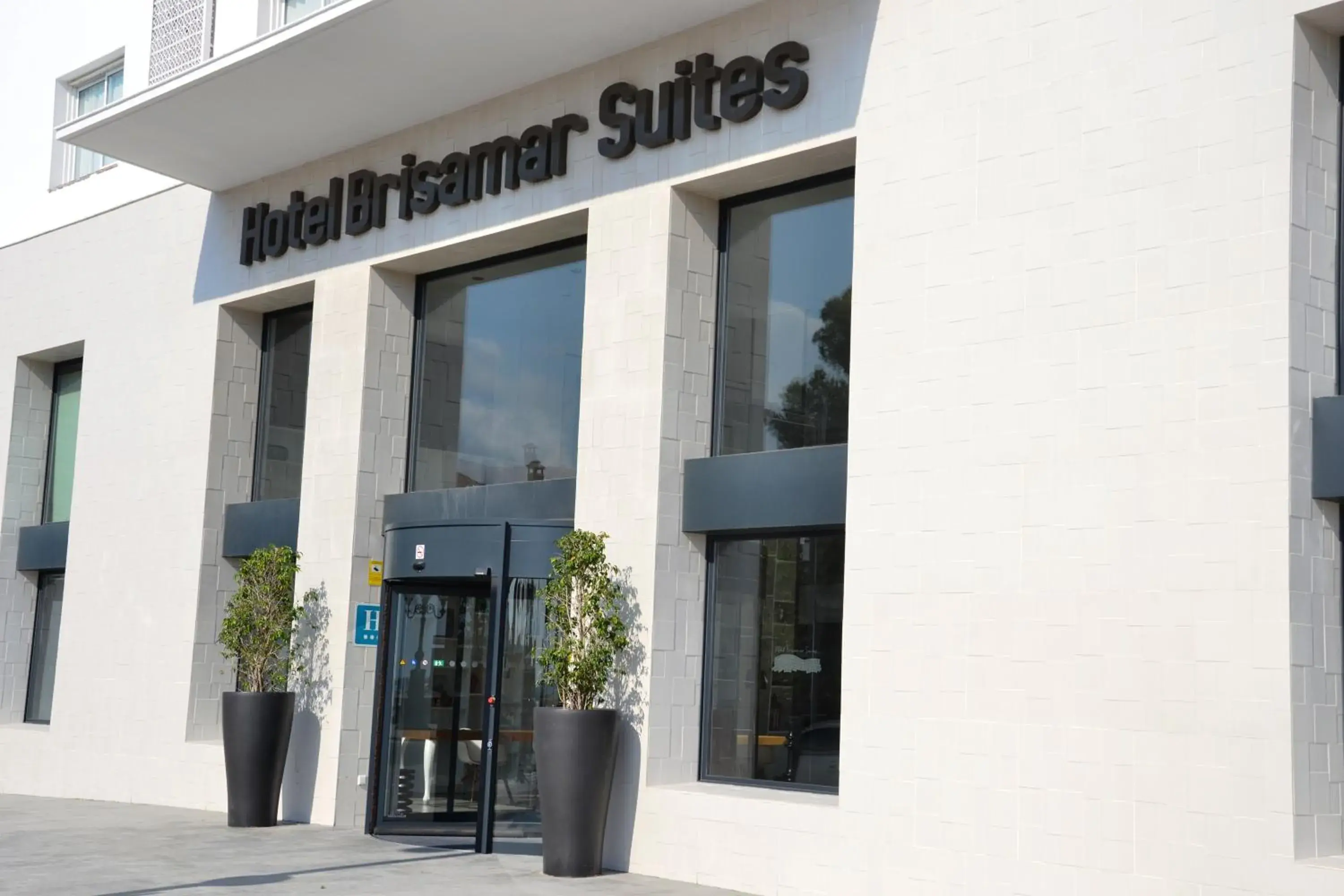 Facade/entrance in Hotel Brisamar Suites Facade/entrance in Hotel Brisamar Suites