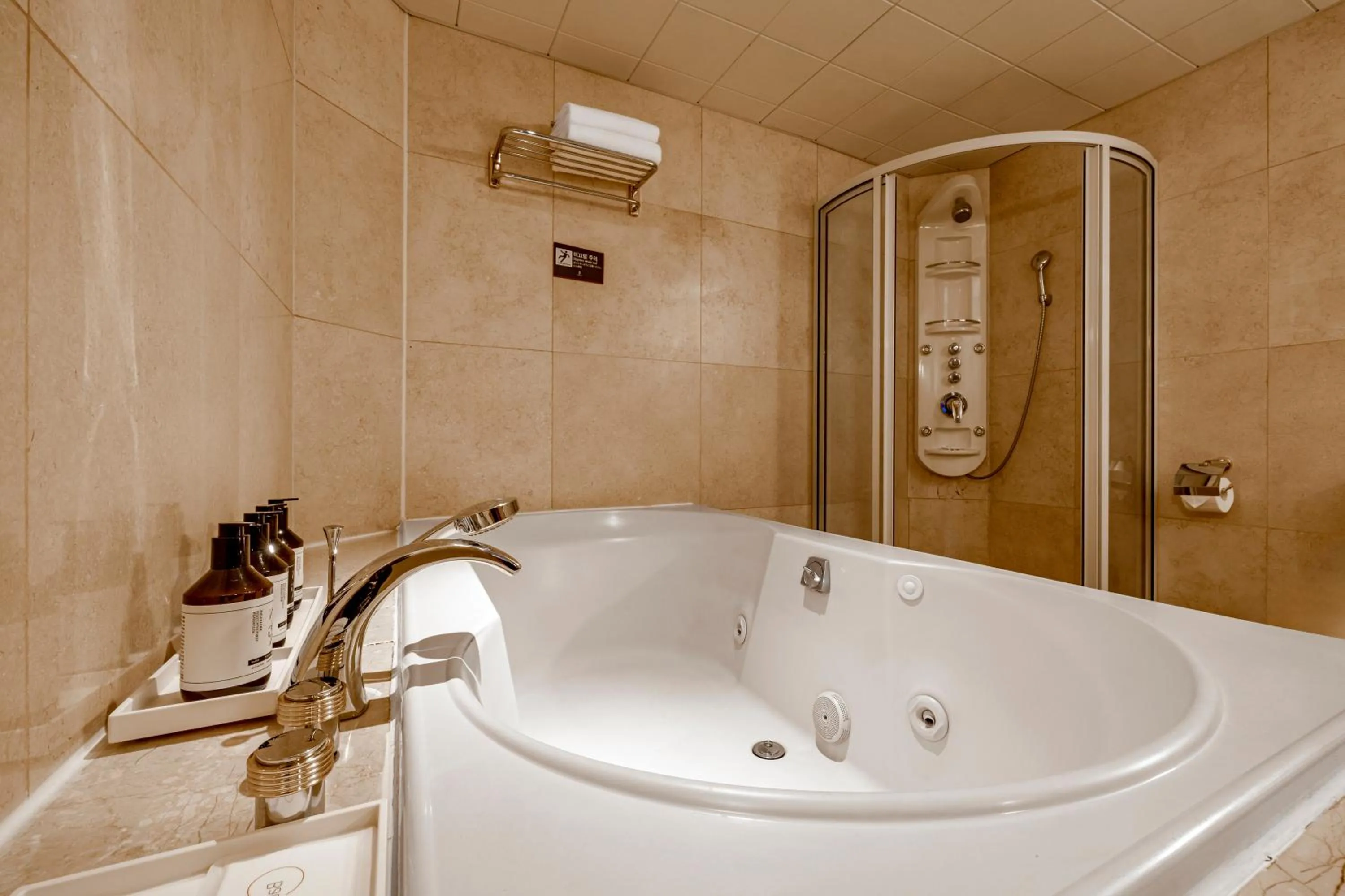 Bathroom in Kensington Hotel Yeouido