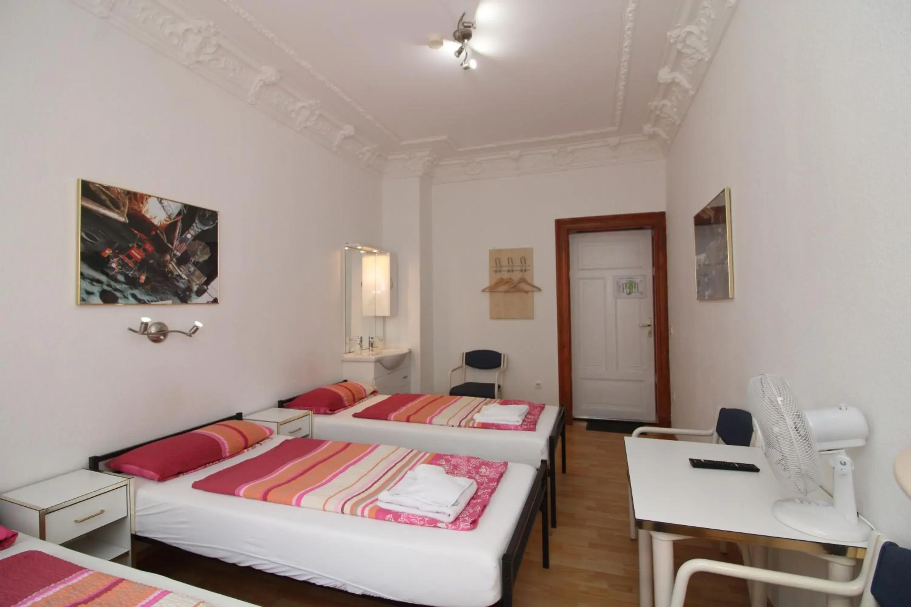 Photo of the whole room, Bed in Space Hotel im Campus der JvP Schule Photo of the whole room, Bed in Space Hotel im Campus der JvP Schule