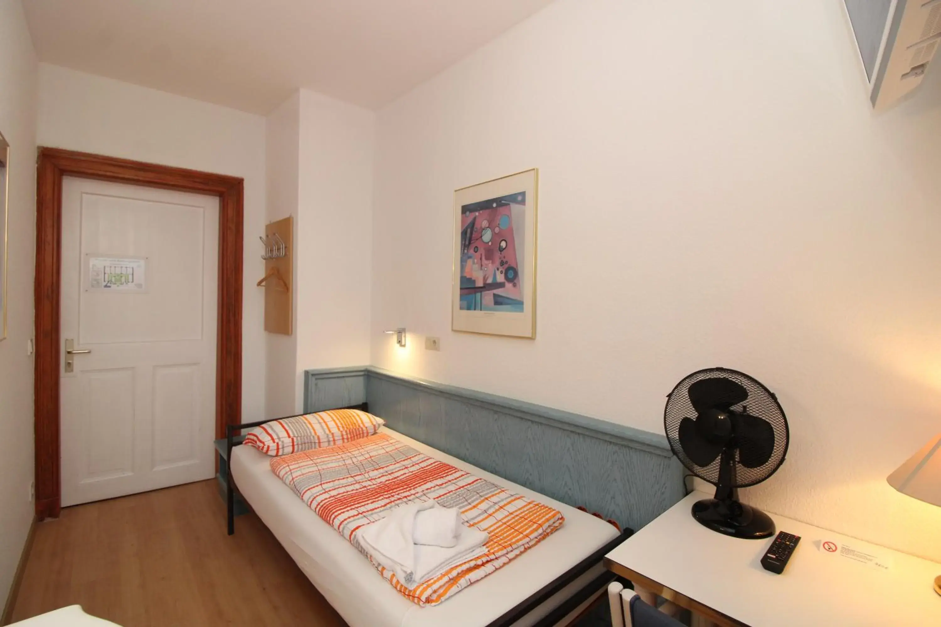 Photo of the whole room, Bed in Space Hotel im Campus der JvP Schule Photo of the whole room, Bed in Space Hotel im Campus der JvP Schule