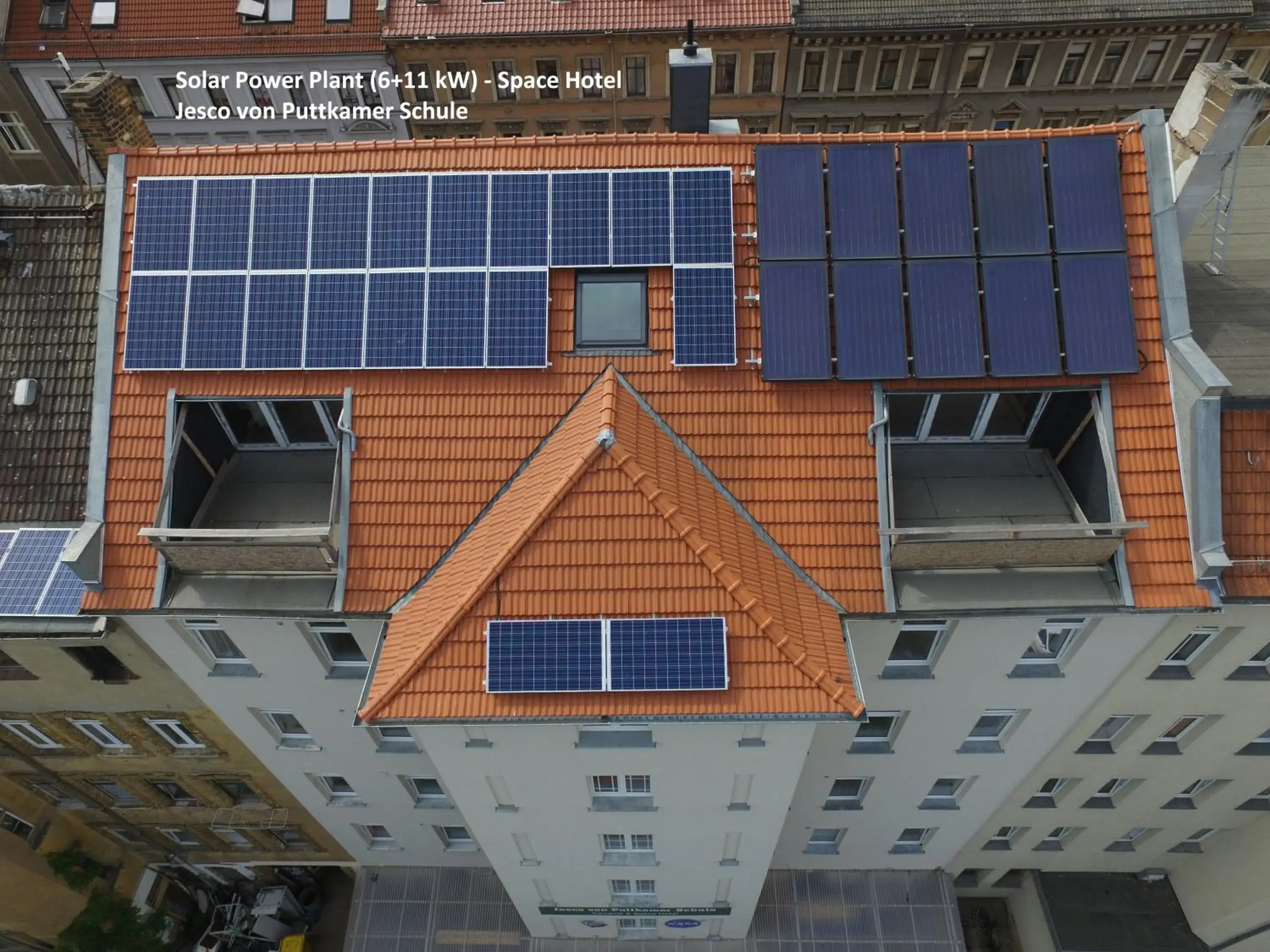 Property building in Space Hotel im Campus der JvP Schule Property building in Space Hotel im Campus der JvP Schule