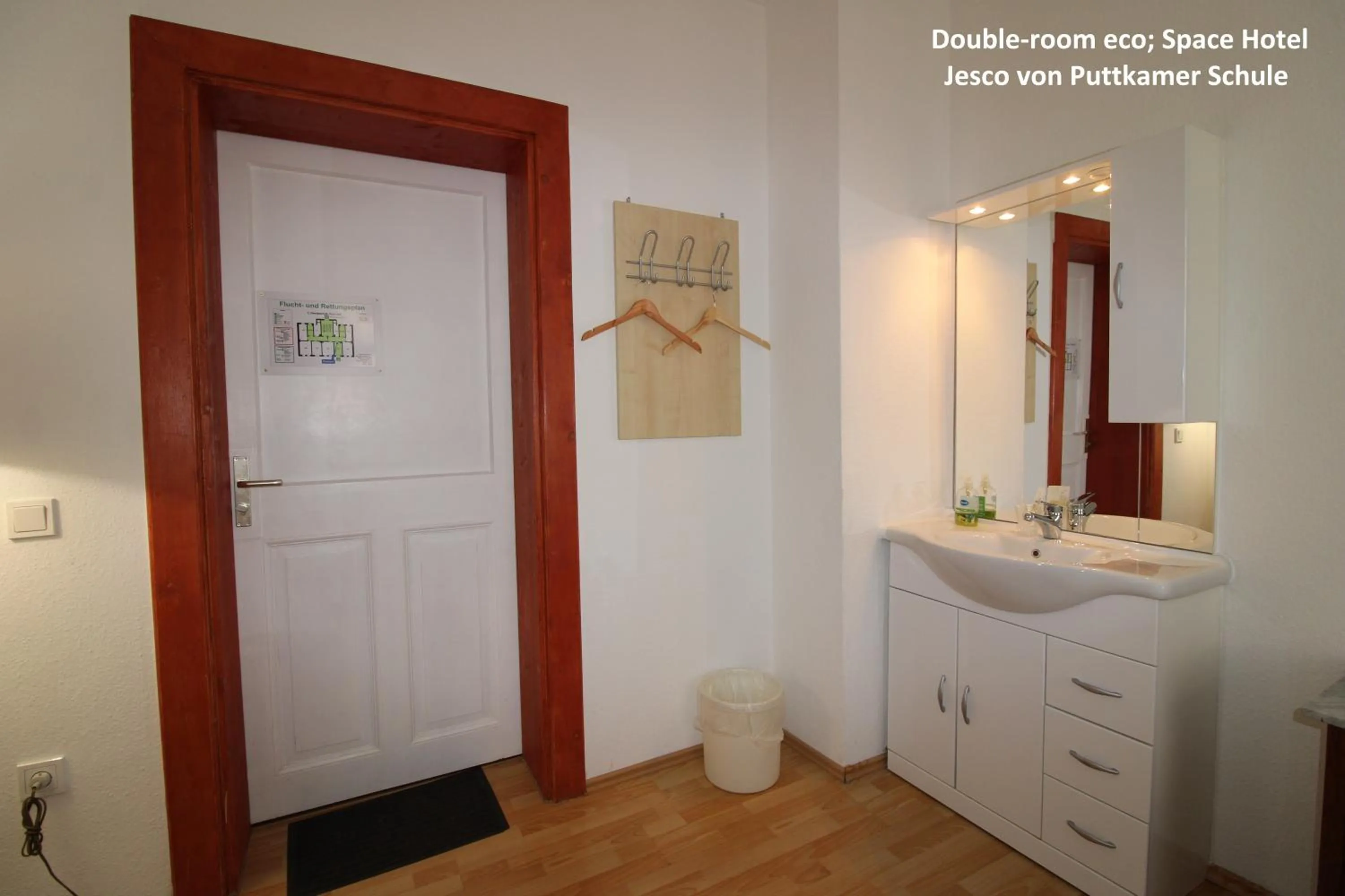 Photo of the whole room in Space Hotel im Campus der JvP Schule