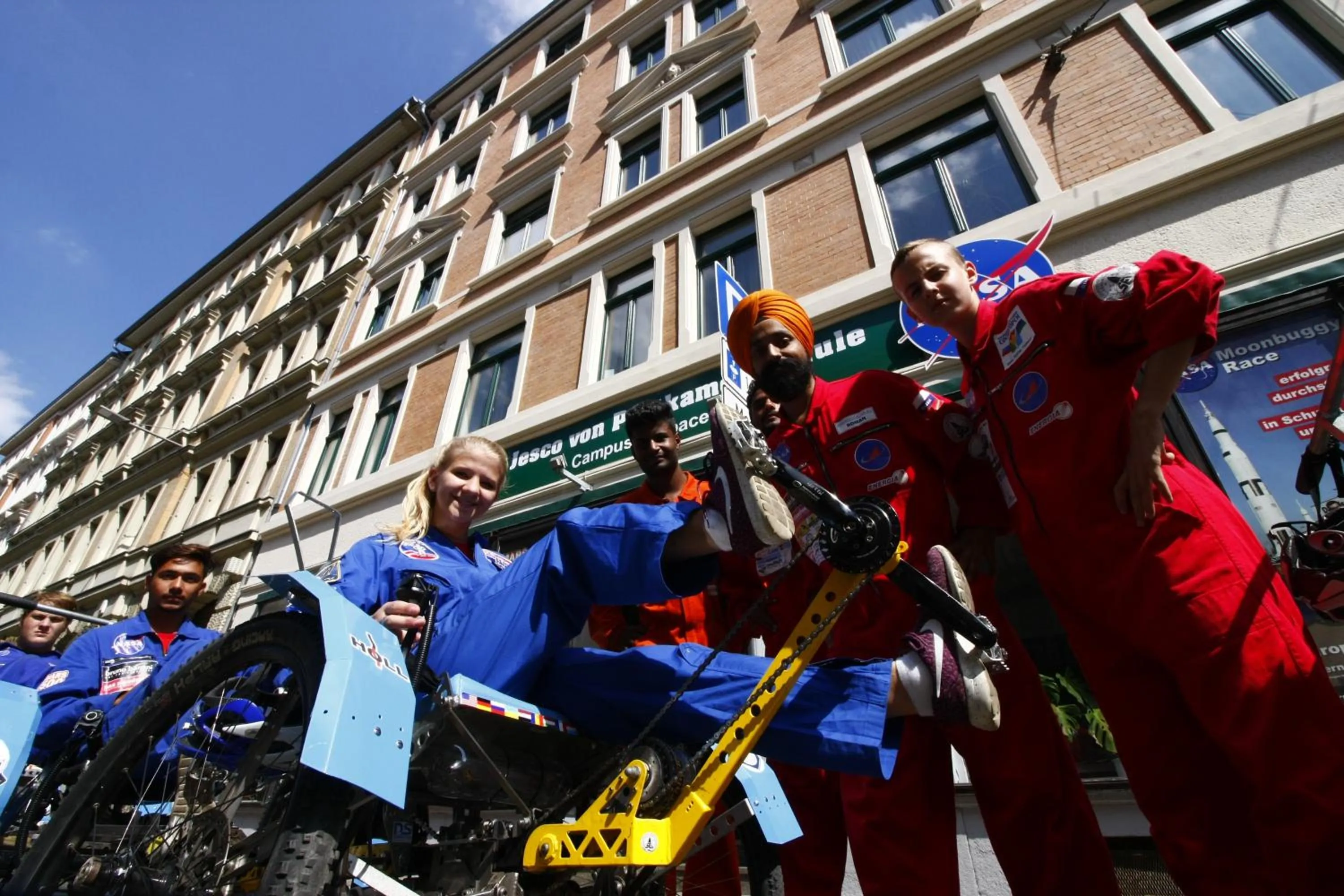 Facade/entrance in Space Hotel im Campus der JvP Schule