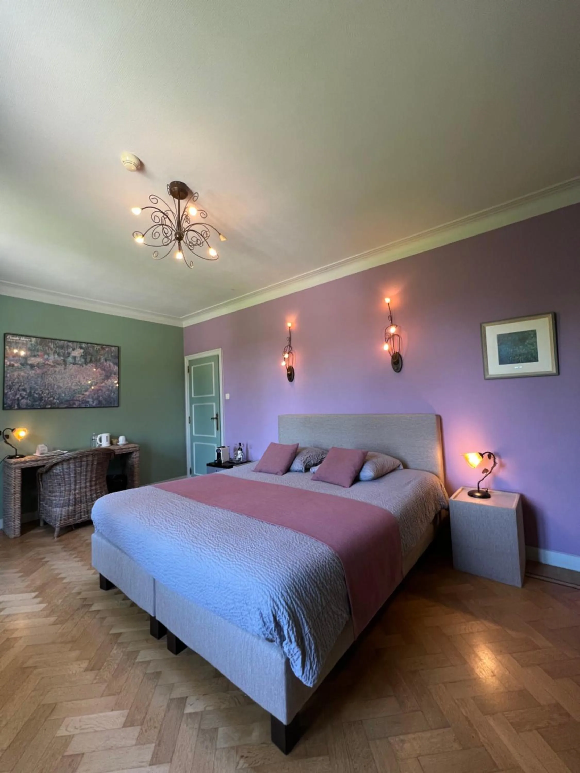 Bed in Hotel Fleur de Lys