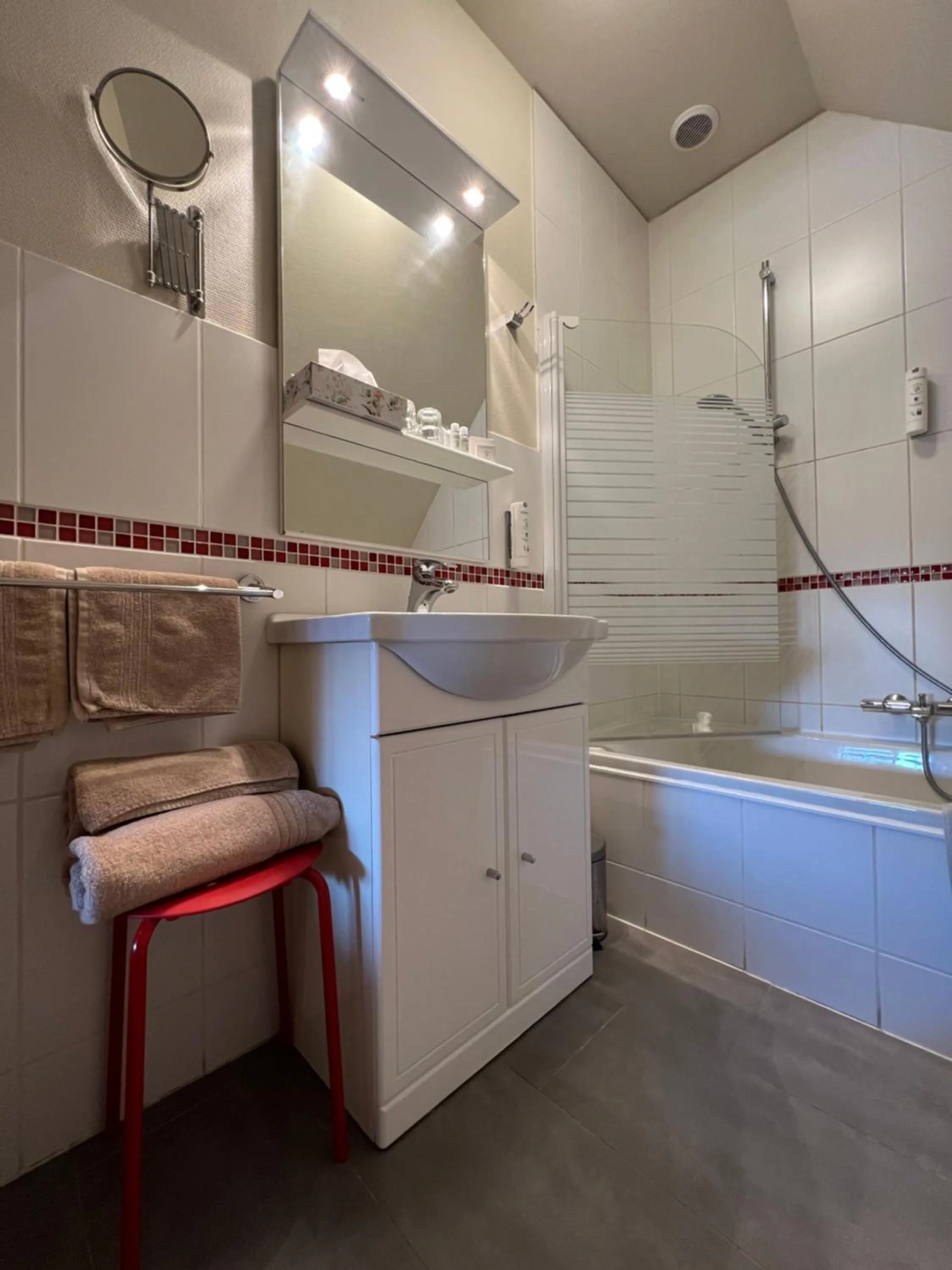 Shower in Hotel Fleur de Lys