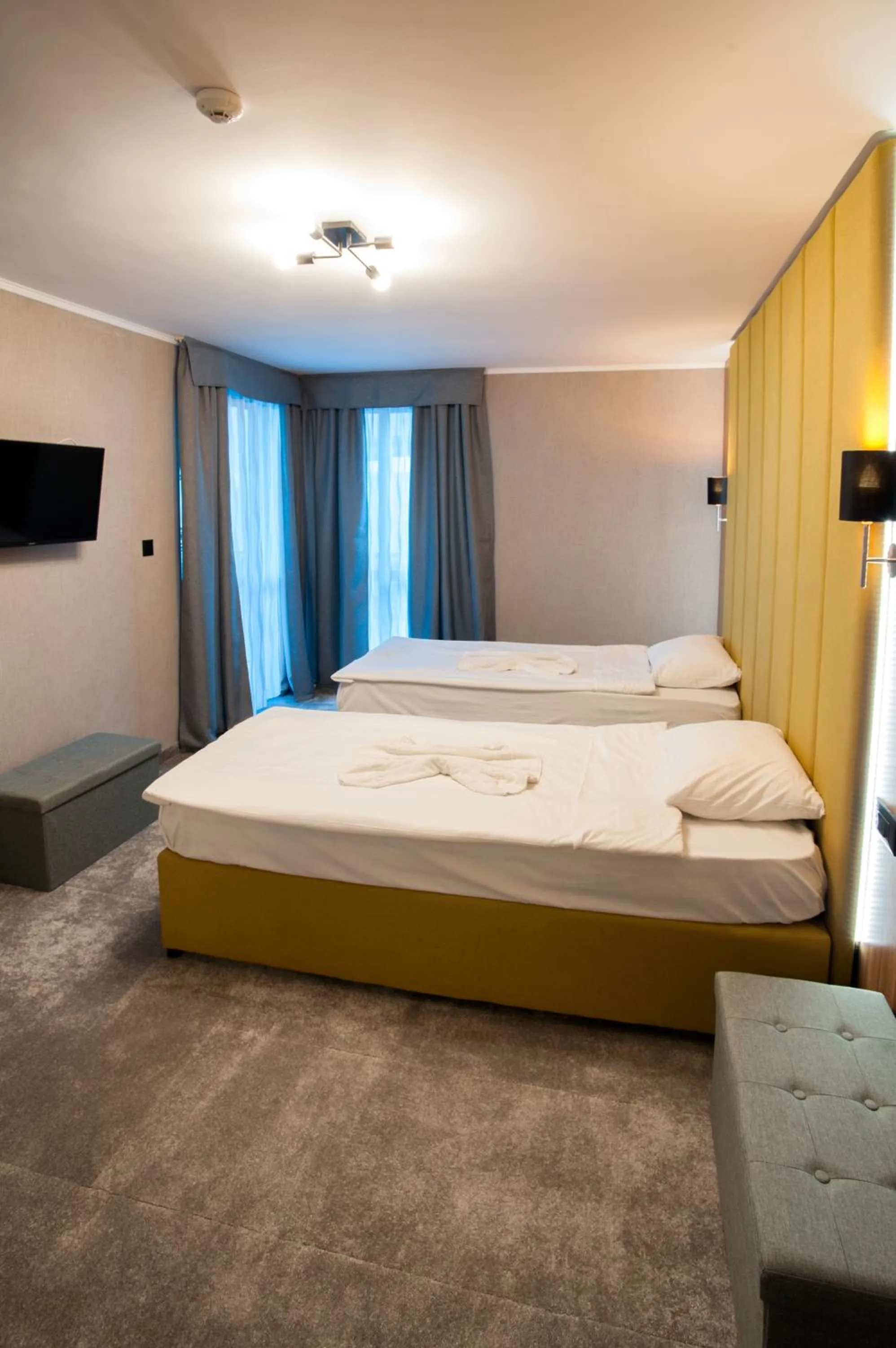 Photo of the whole room, Bed in White House Family Hotel Spa zone