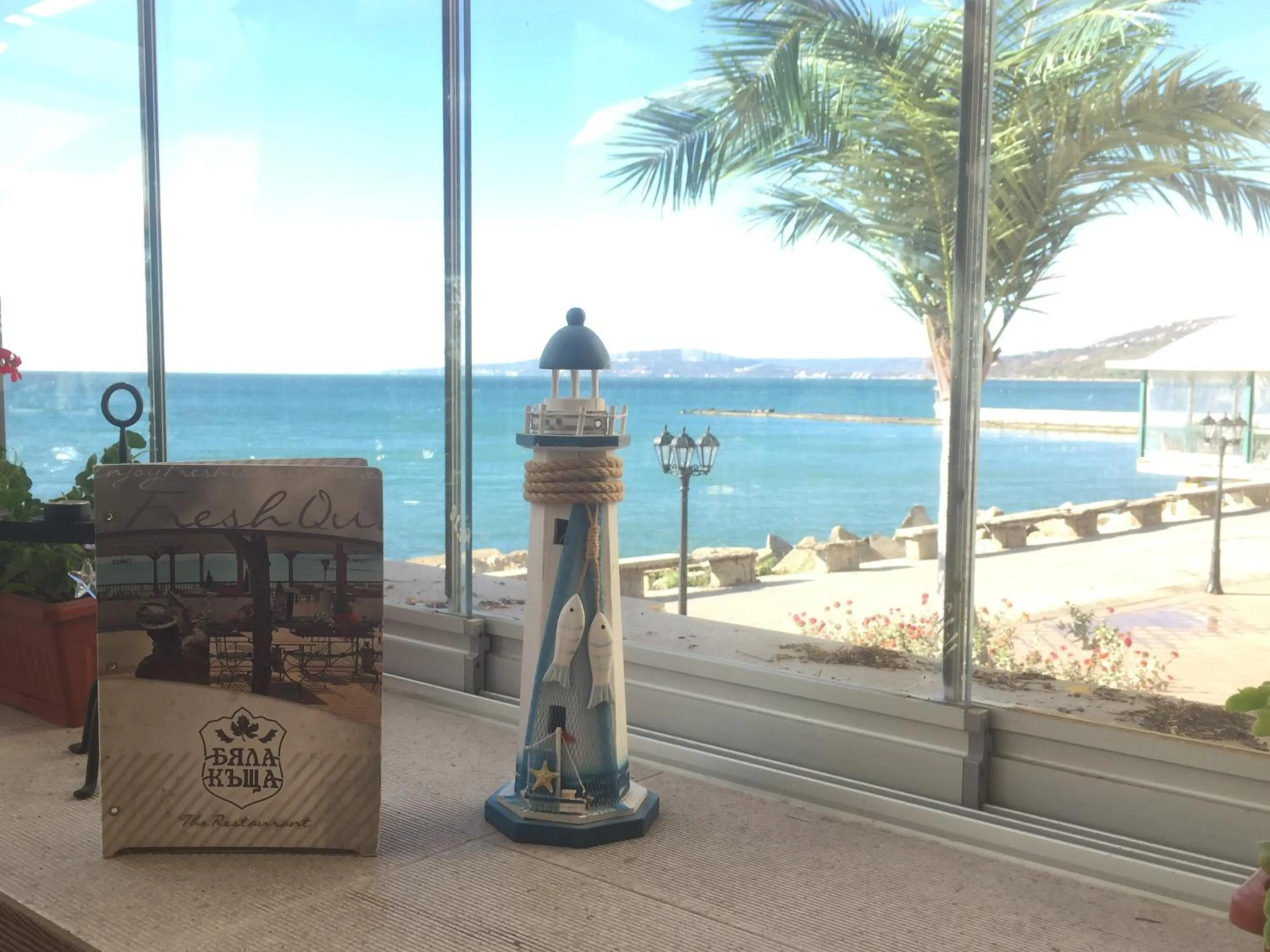 Restaurant/places to eat in White House Family Hotel Spa zone